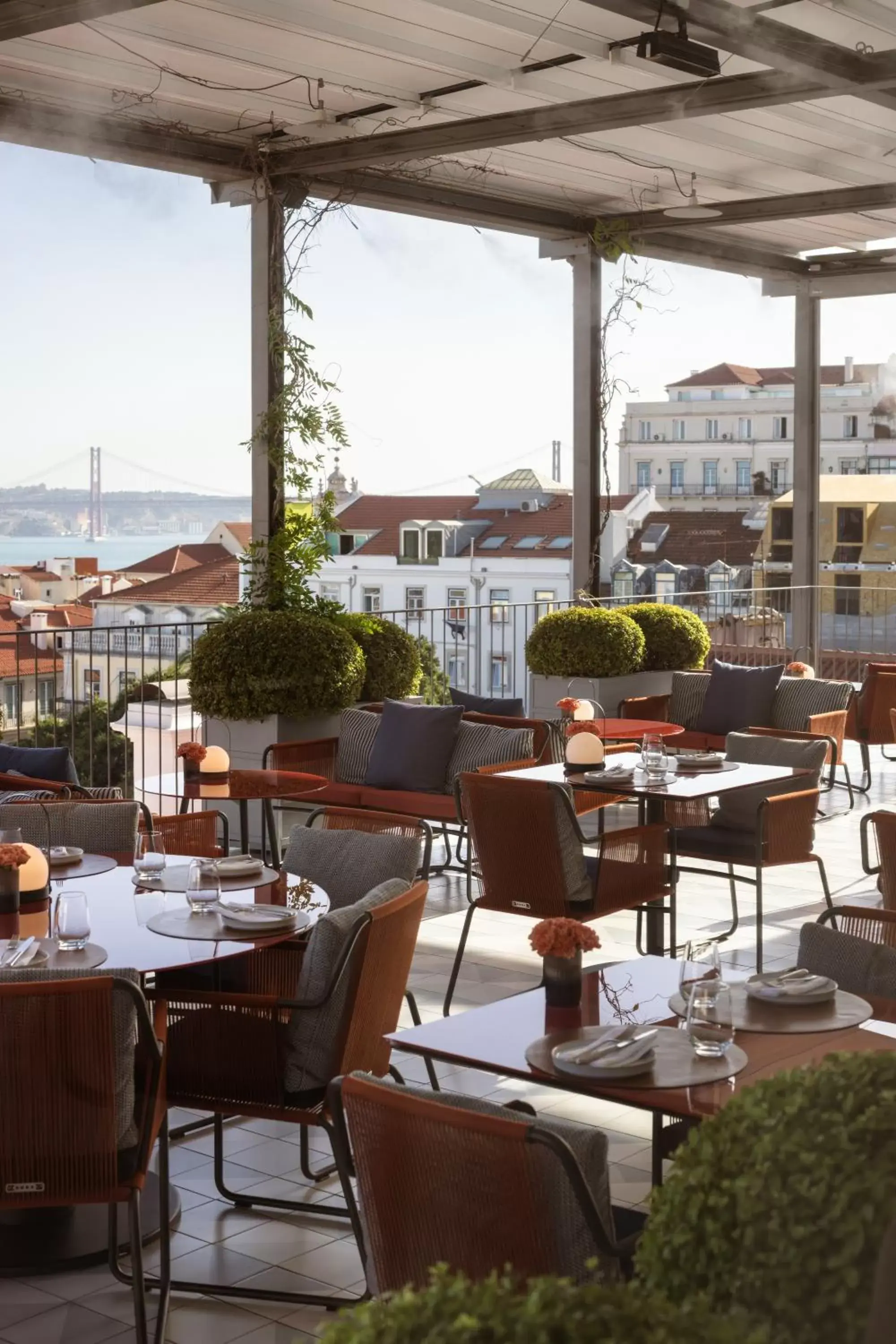 Balcony/Terrace, Restaurant/Places to Eat in Bairro Alto Hotel