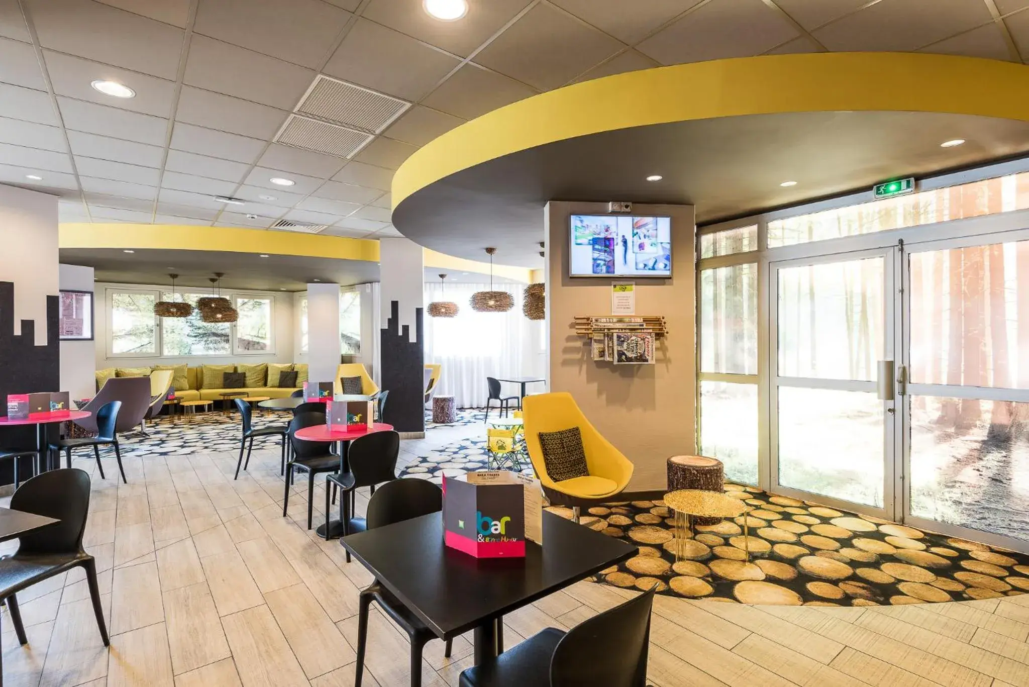 Lounge or bar in Miradour Lounge or bar in Miradour