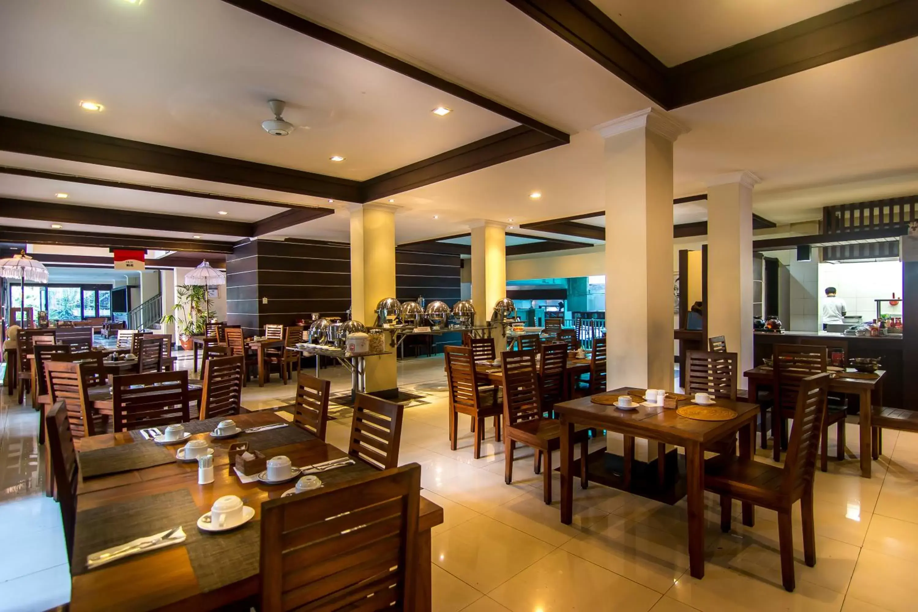 Restaurant/Places to Eat in Champlung Mas Hotel Legian, Kuta