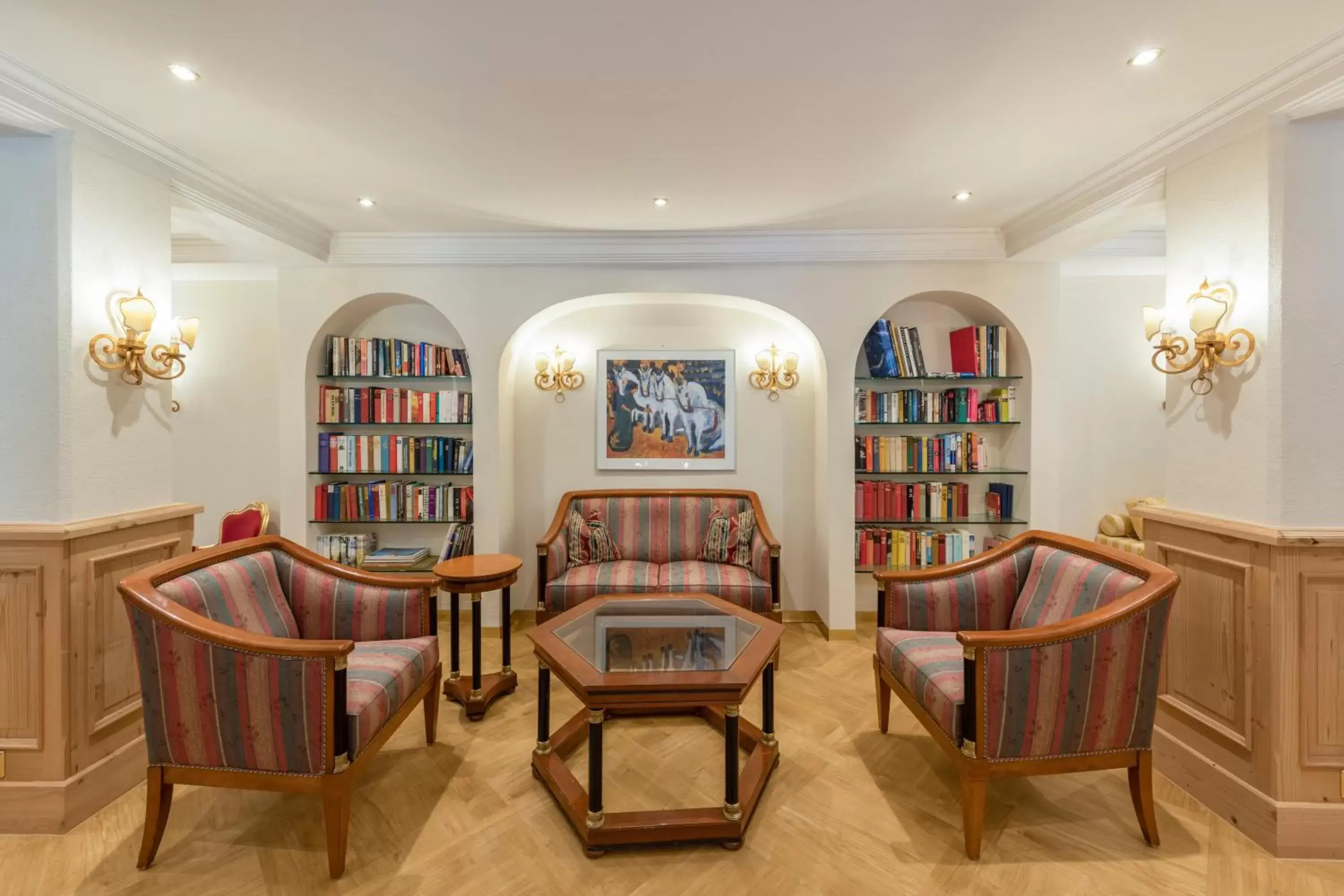 Library in Hotel Vereina