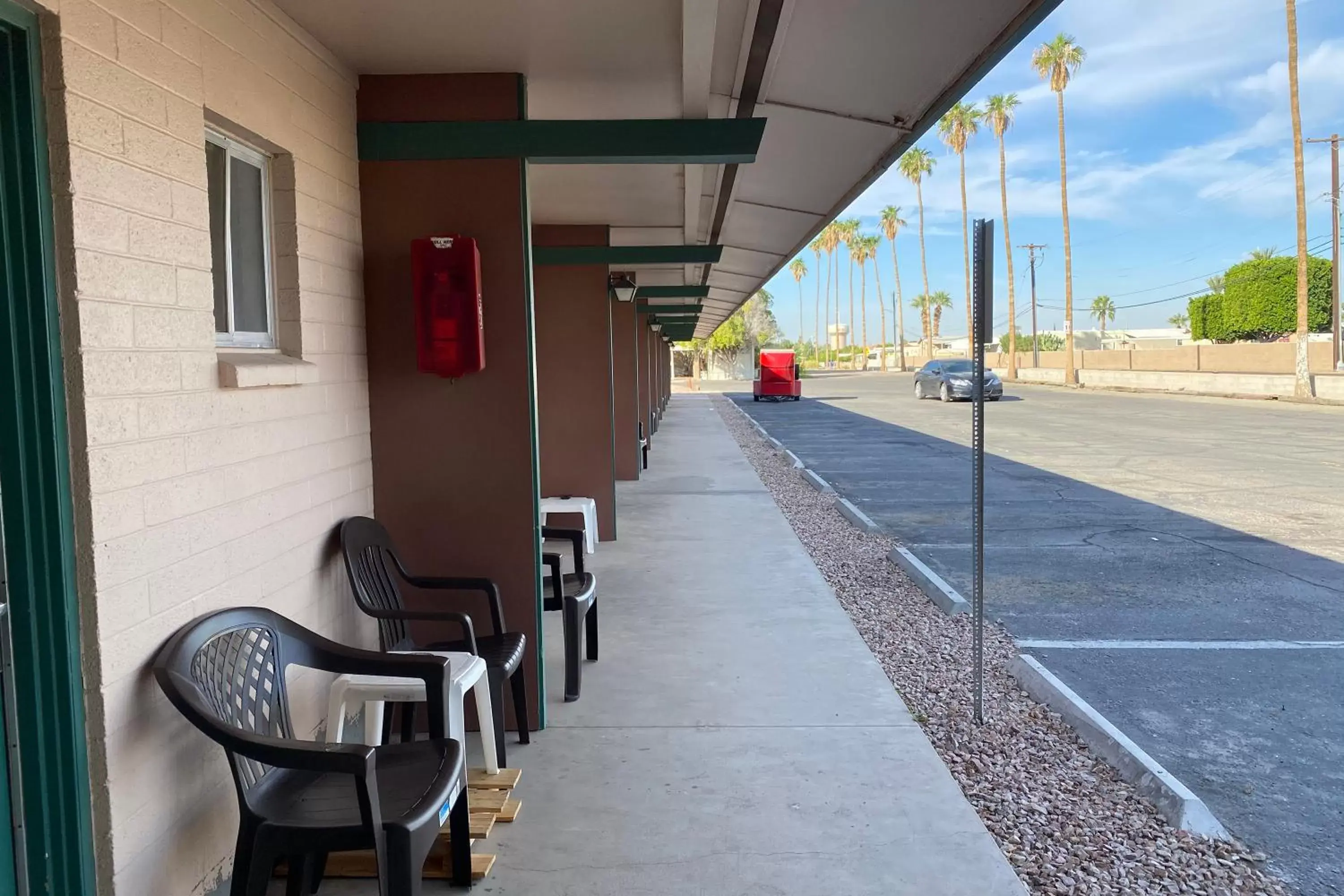 Facade/entrance in OYO Hotel Yuma AZ Desert Grove