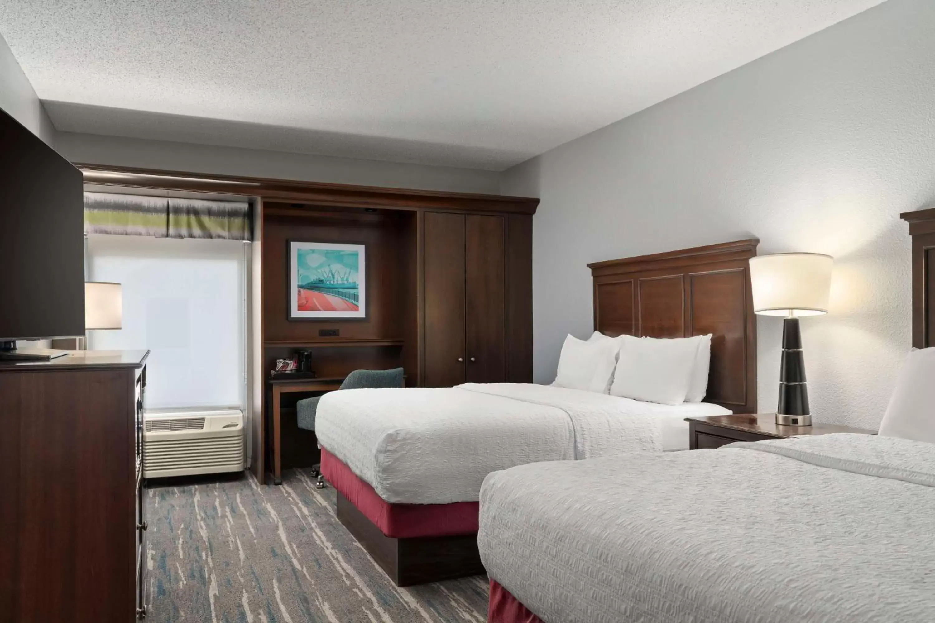 Bedroom, Bed in Hampton Inn & Suites Newport News-Airport - Oyster Point Area