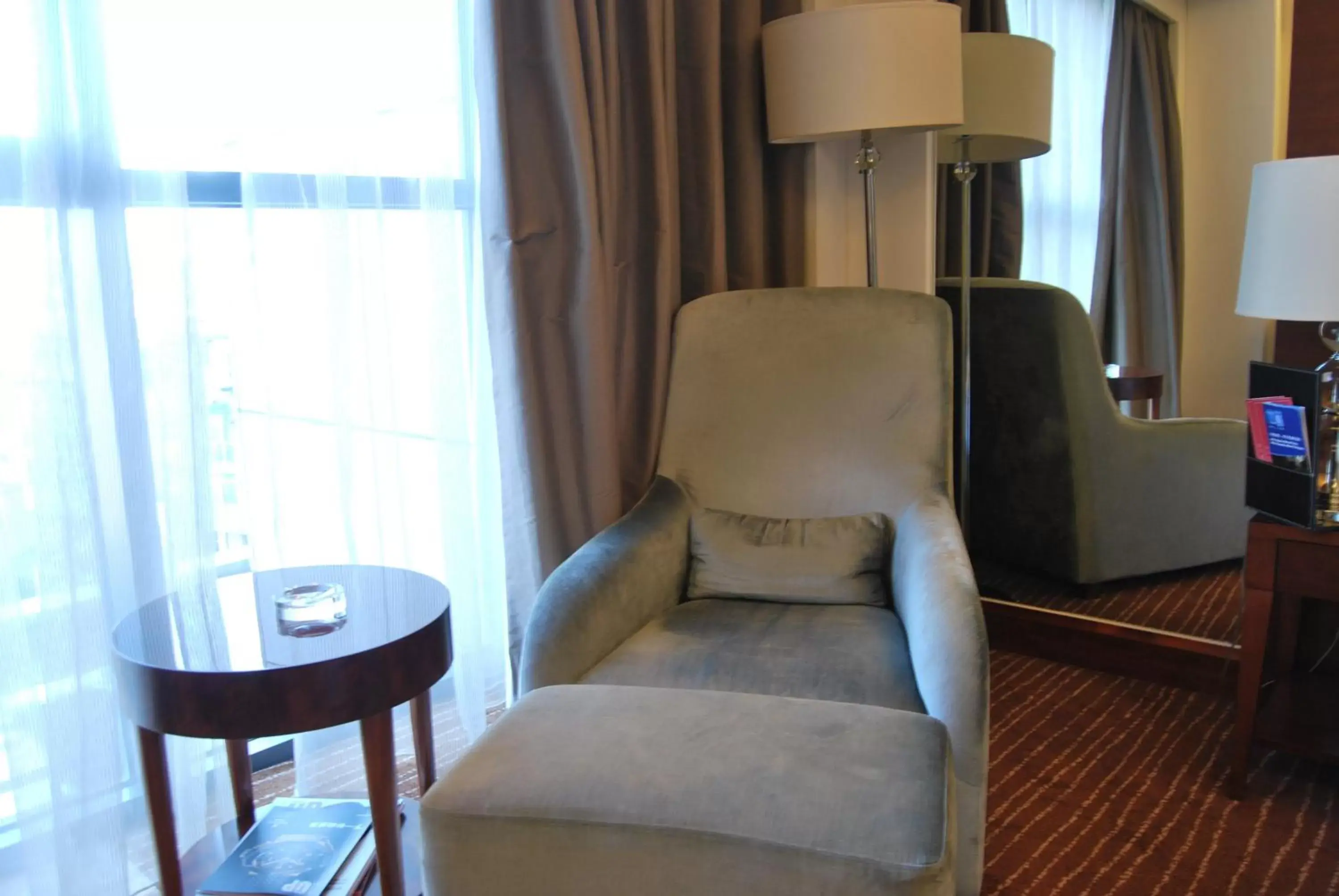 Photo of the whole room, Seating Area in Crowne Plaza Beijing International Airport, an IHG Hotel