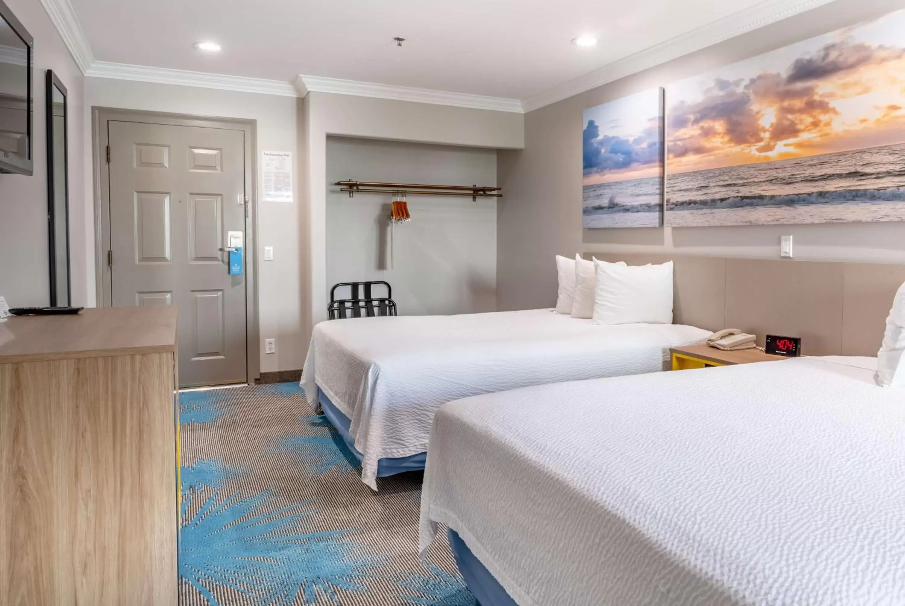 Bedroom, Bed in Days Inn by Wyndham Santa Monica/Los Angeles