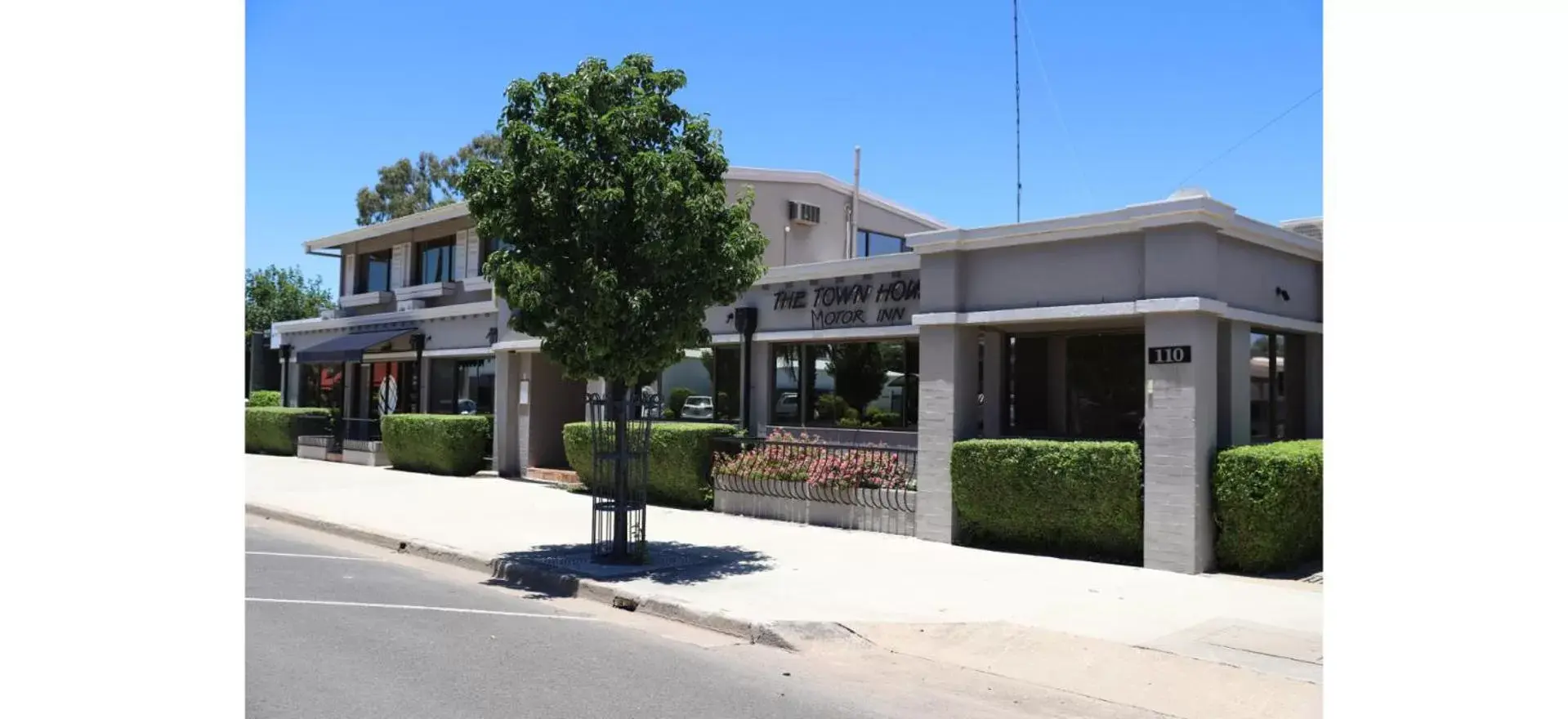 Property Building in The Town House Motor Inn