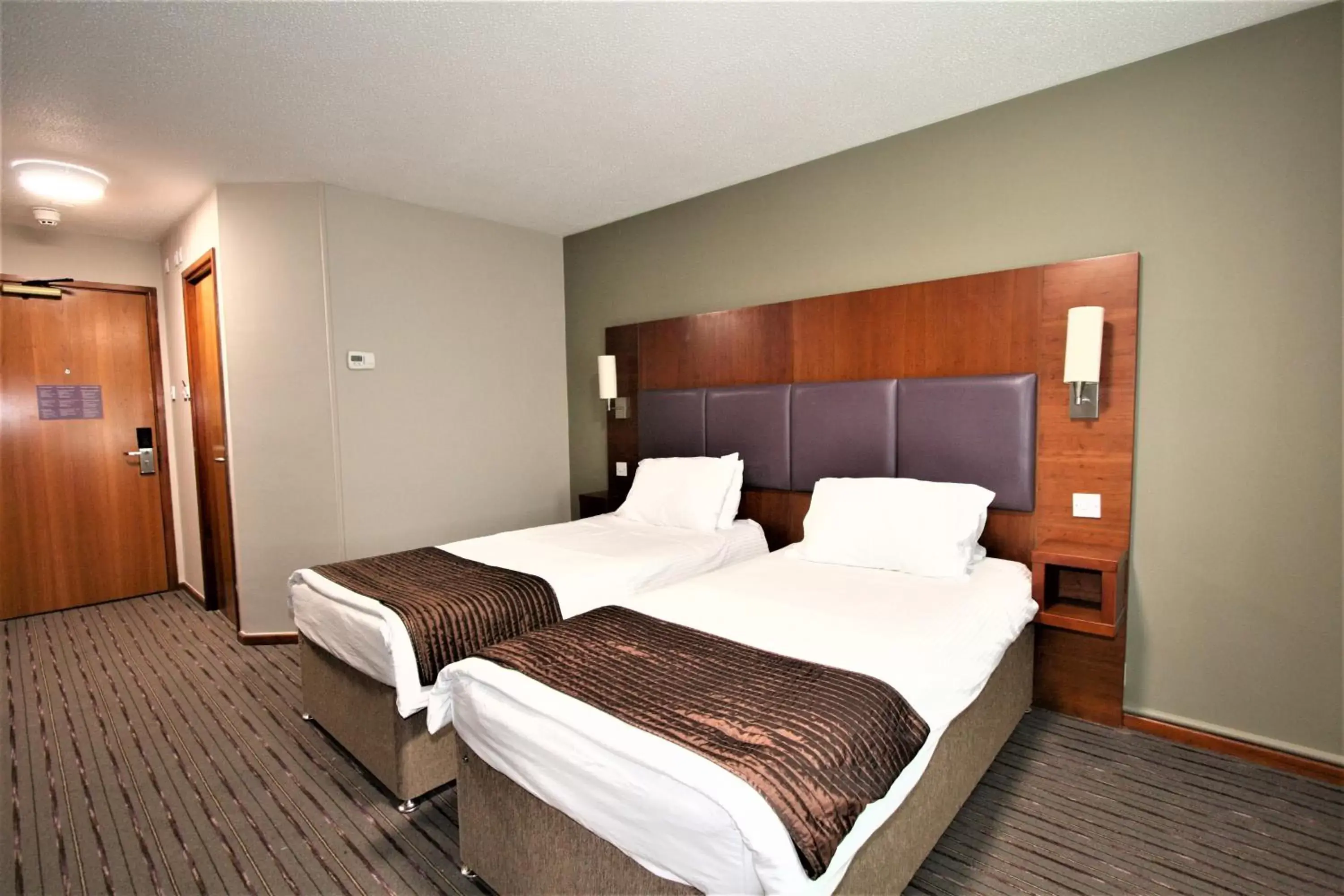 Twin Room in The Oakwood Hotel Twin Room in The Oakwood Hotel