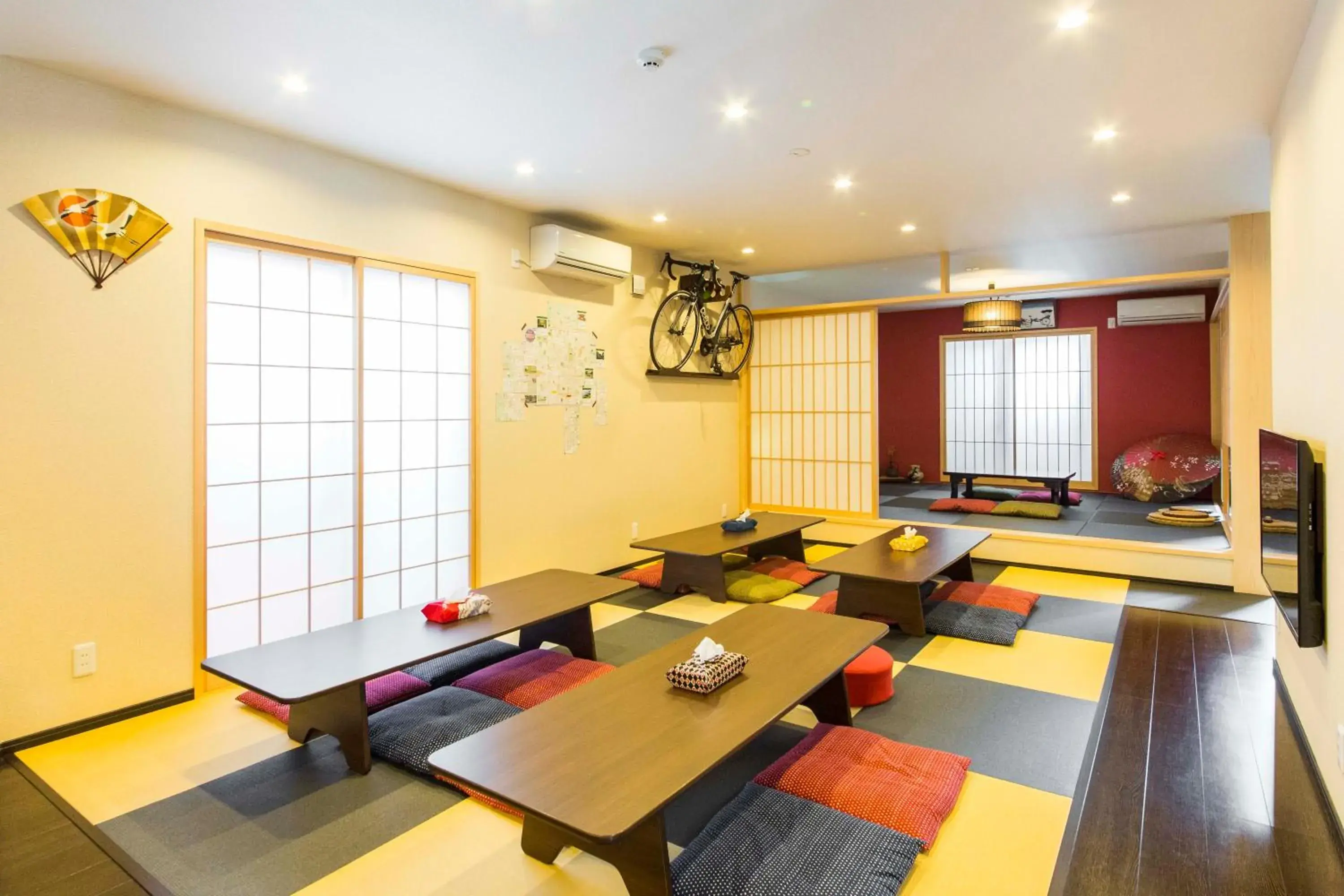 Communal lounge/ TV room, Restaurant/Places to Eat in Fujitaya BnB