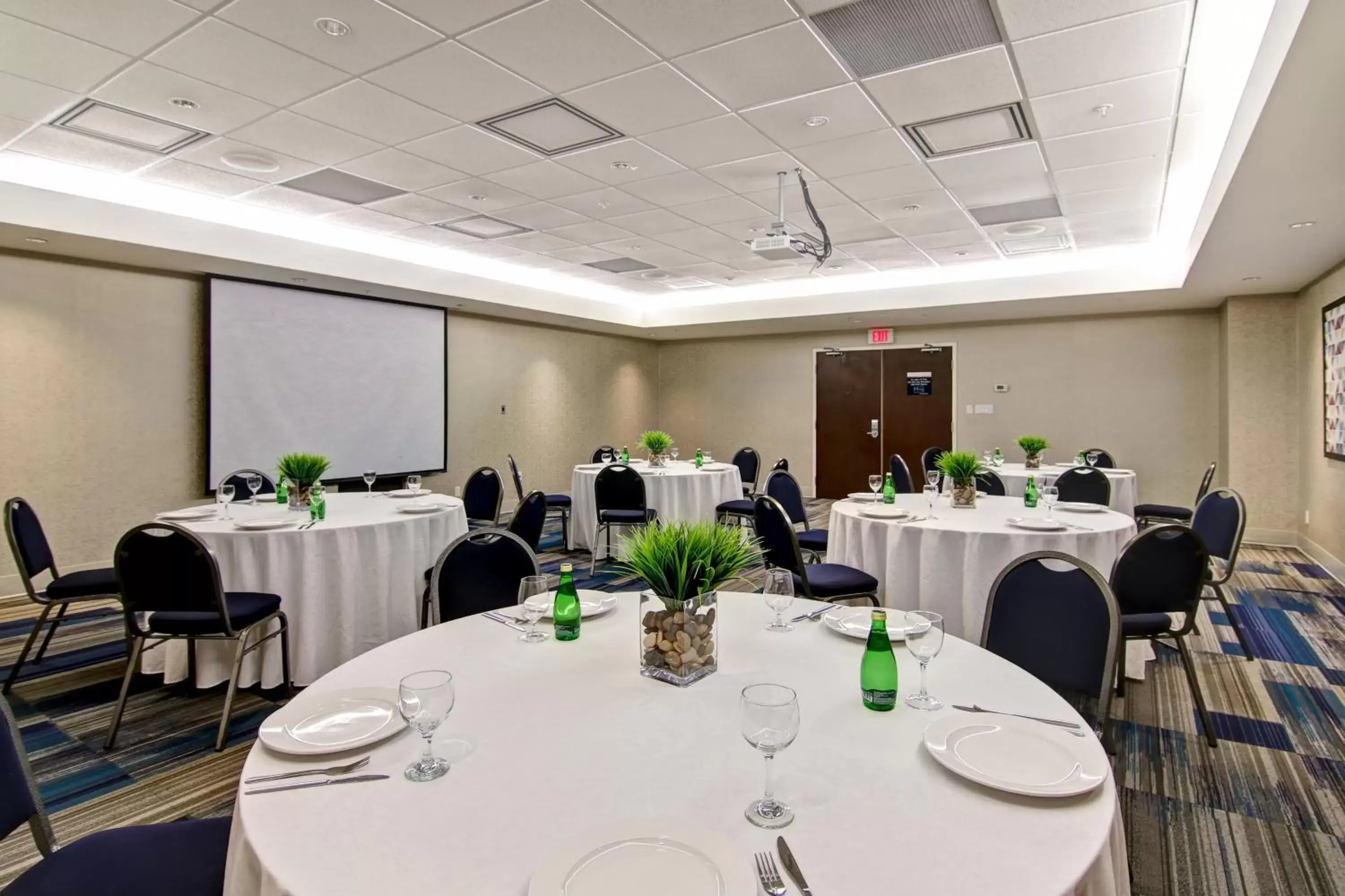 Meeting/conference room in Holiday Inn Express Hotel & Suites Toronto - Markham, an IHG Hotel