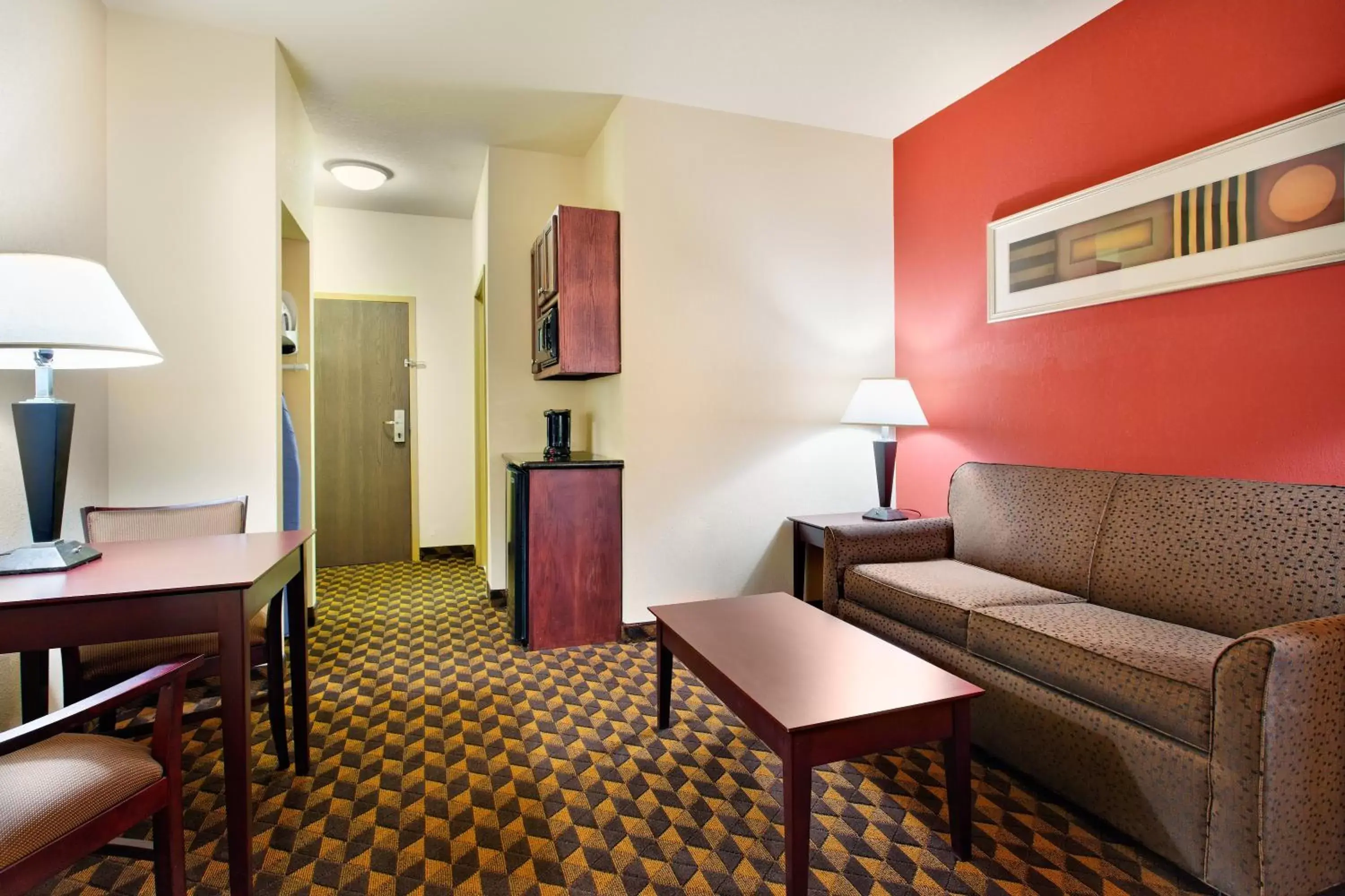 Photo of the whole room, Seating Area in Holiday Inn Express & Suites Malvern, an IHG Hotel