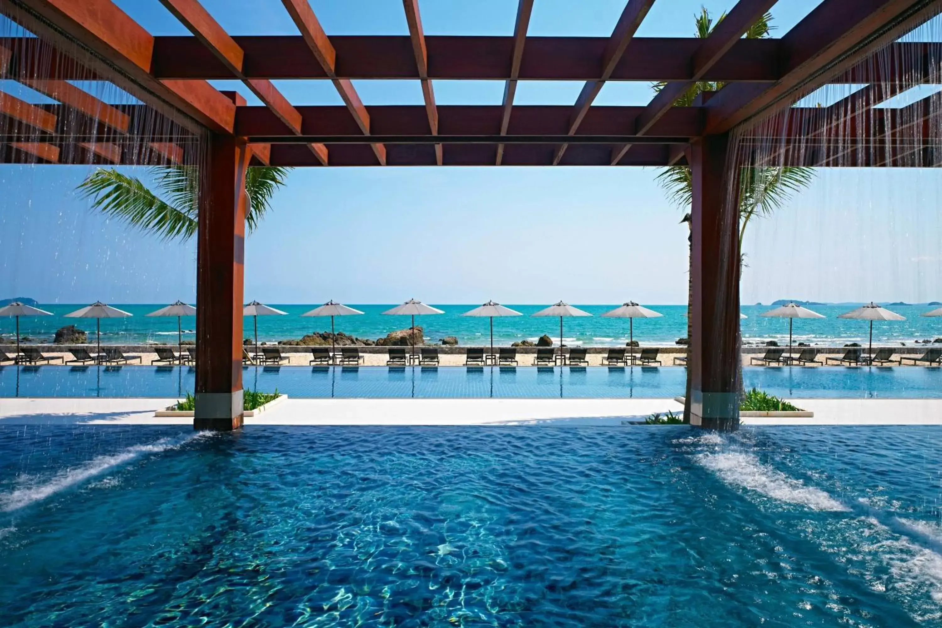 Swimming Pool in Rayong Marriott Resort & Spa