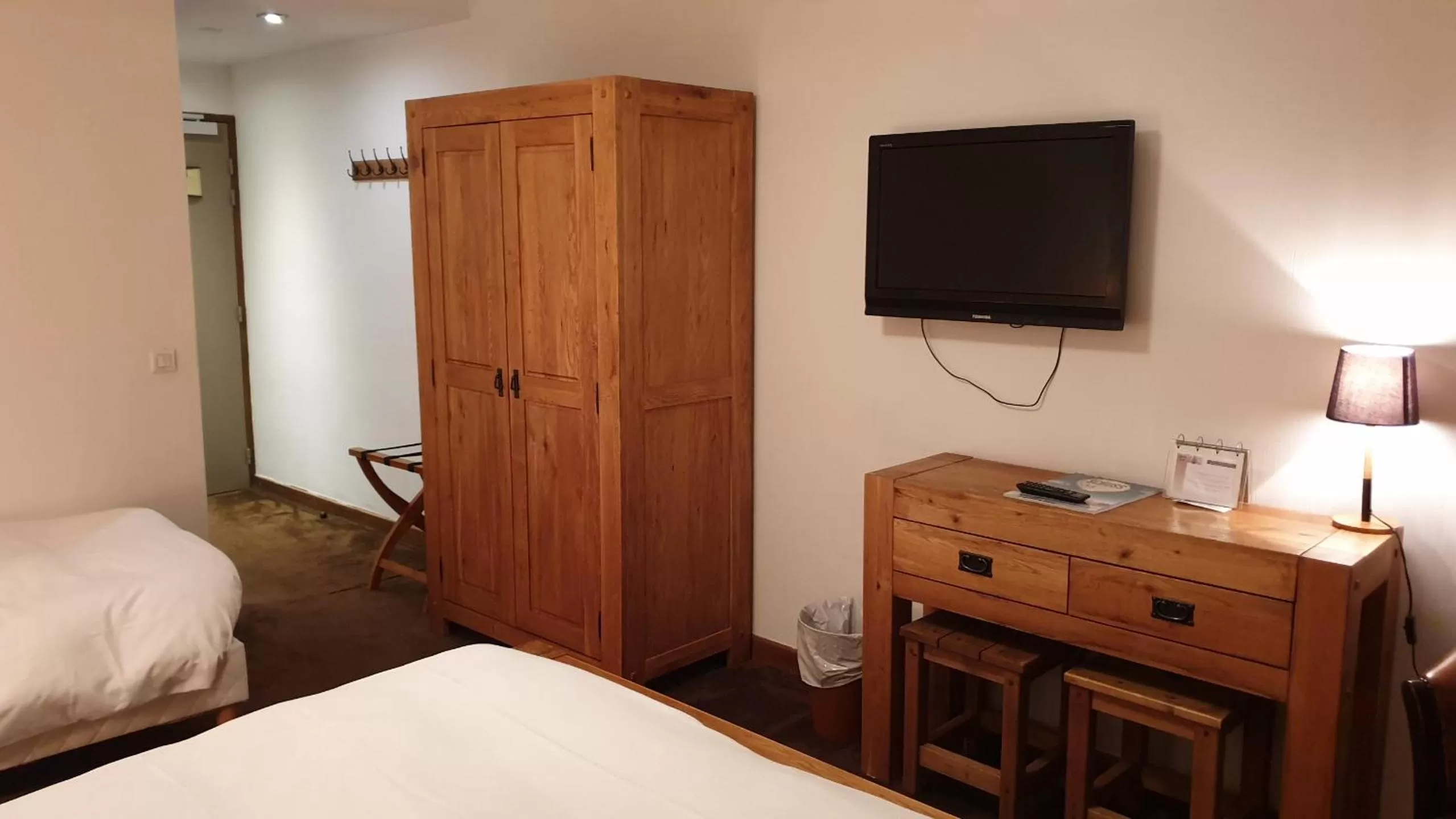 Photo of the whole room, Bed in Auberge de Savoie