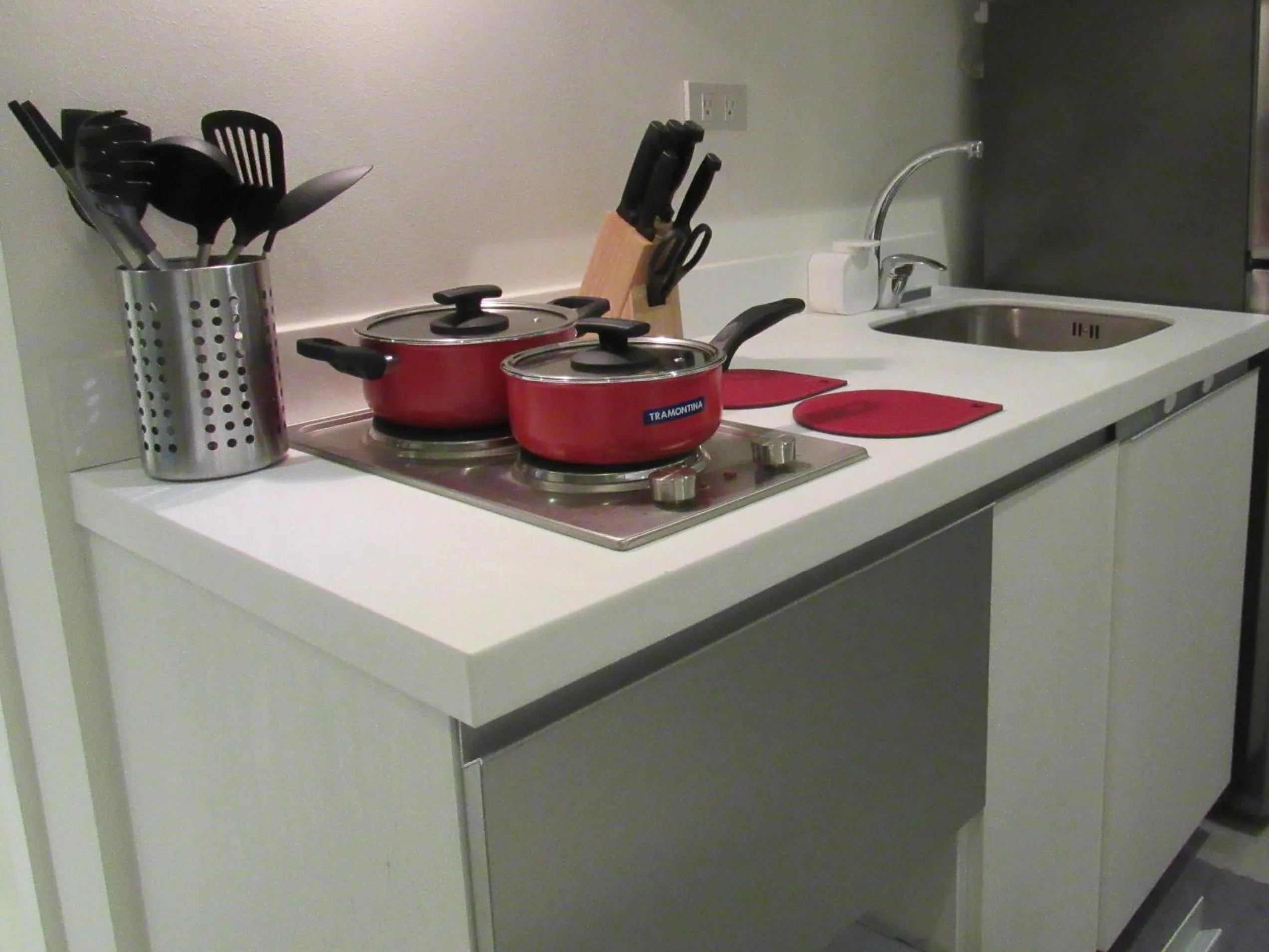 Kitchen or kitchenette in Azure Urban Beach Resort Manila by Radlett