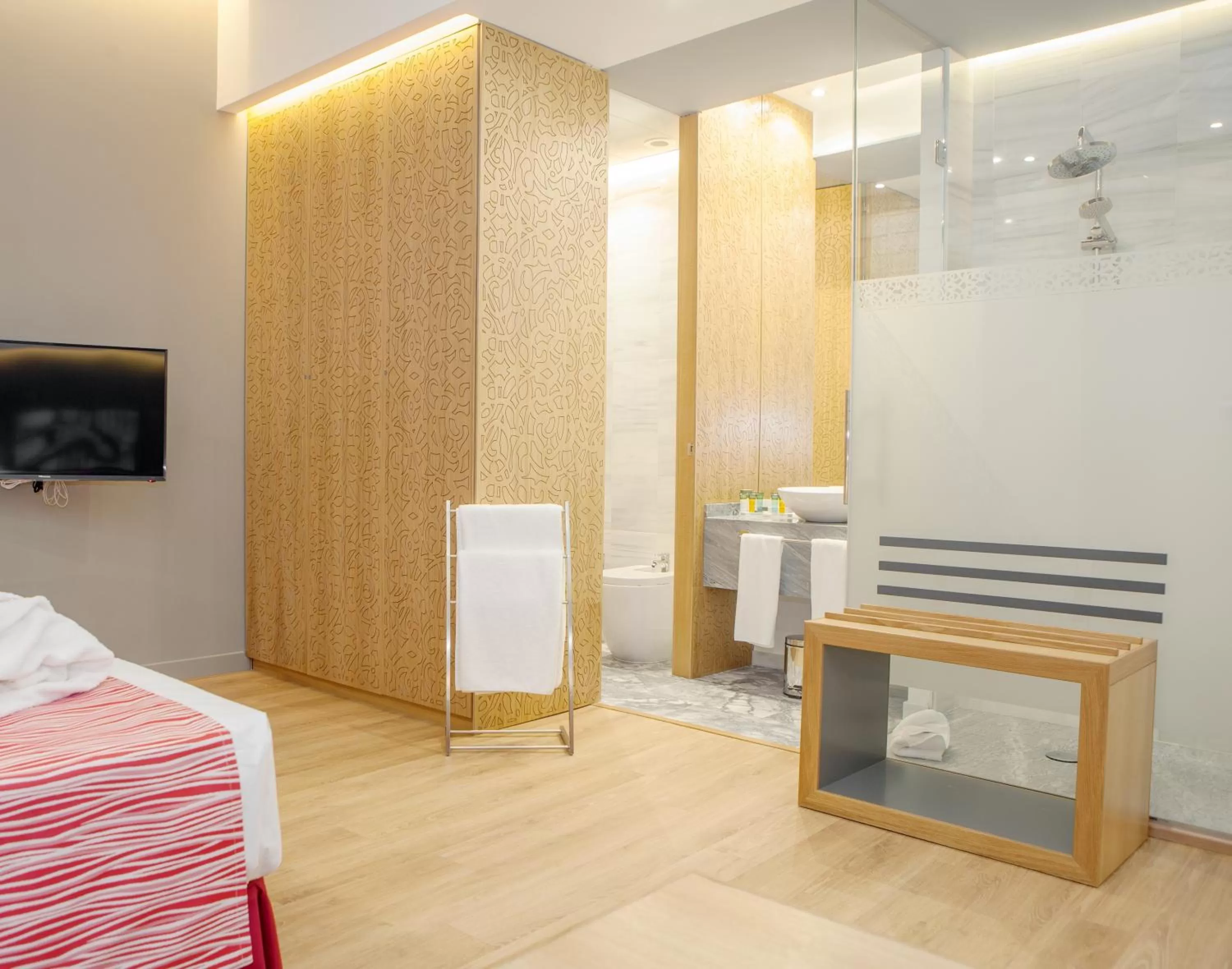 Bathroom, Bed in Soho Boutique Capuchinos & Spa