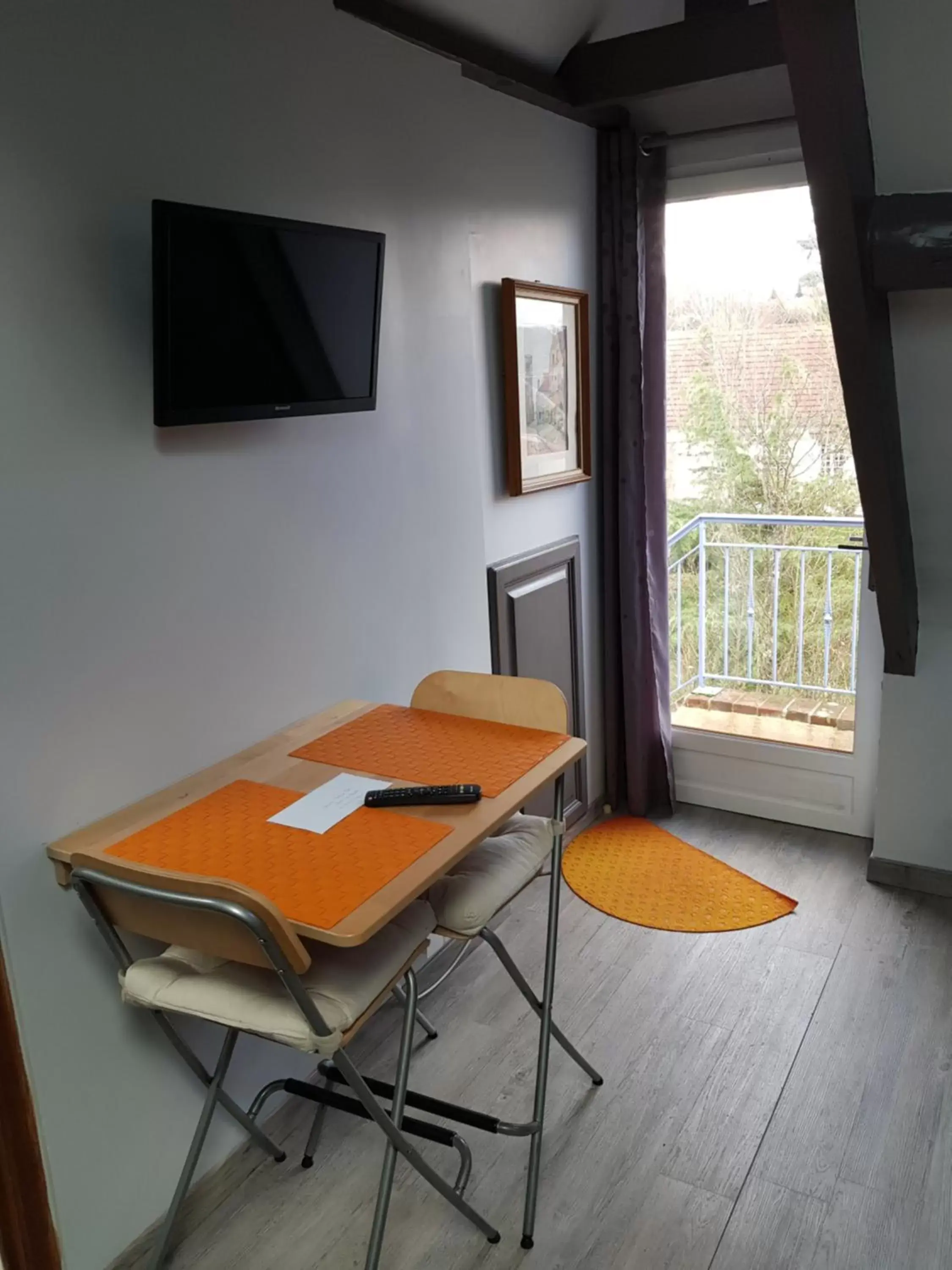 TV and multimedia, Dining Area in L'havre de Saint Germain