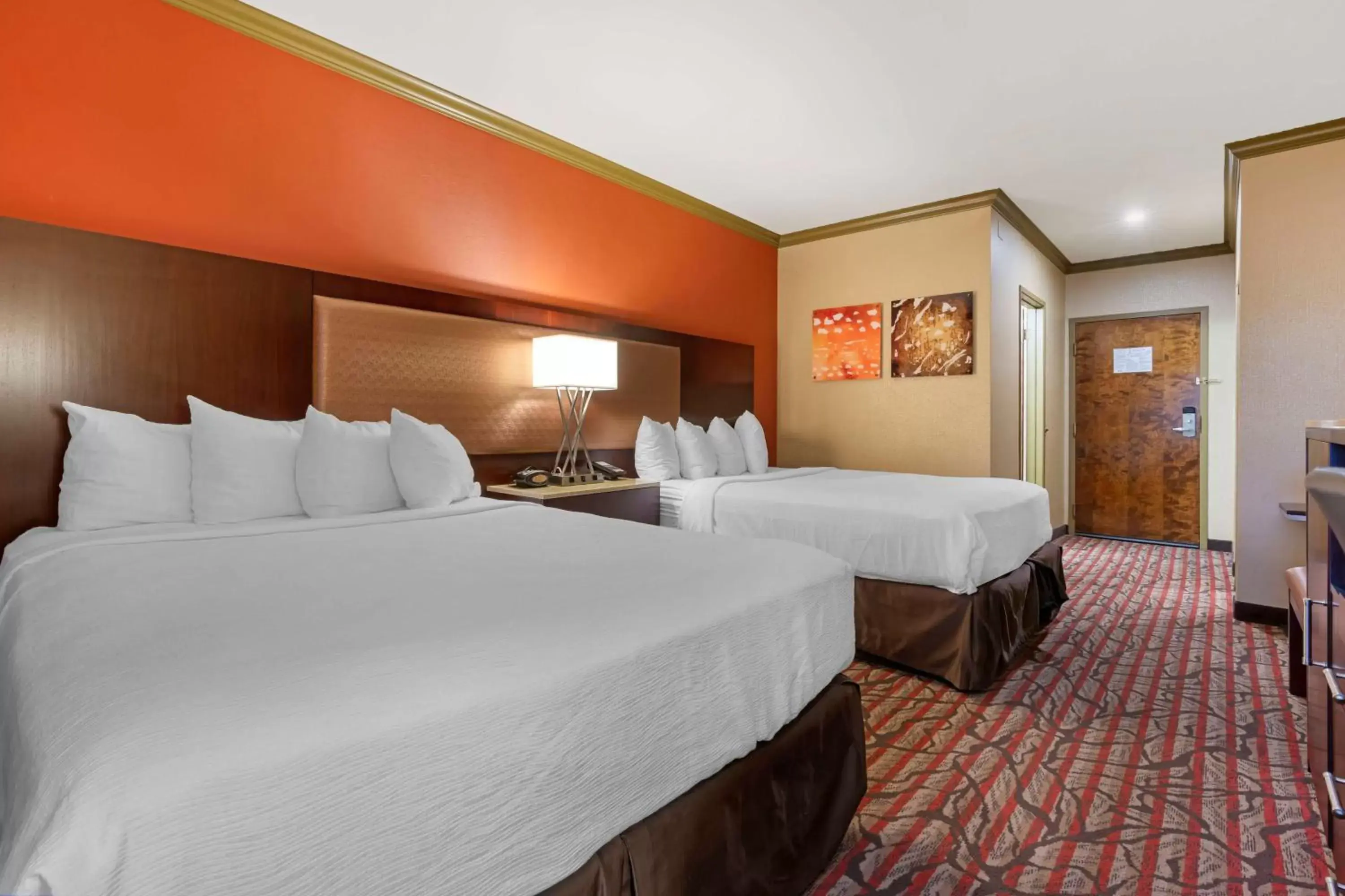 Queen Room with Roll-In Shower - Disability Access/Non-Smoking in Best Western Plus Brookside Inn Queen Room with Roll-In Shower - Disability Access/Non-Smoking in Best Western Plus Brookside Inn