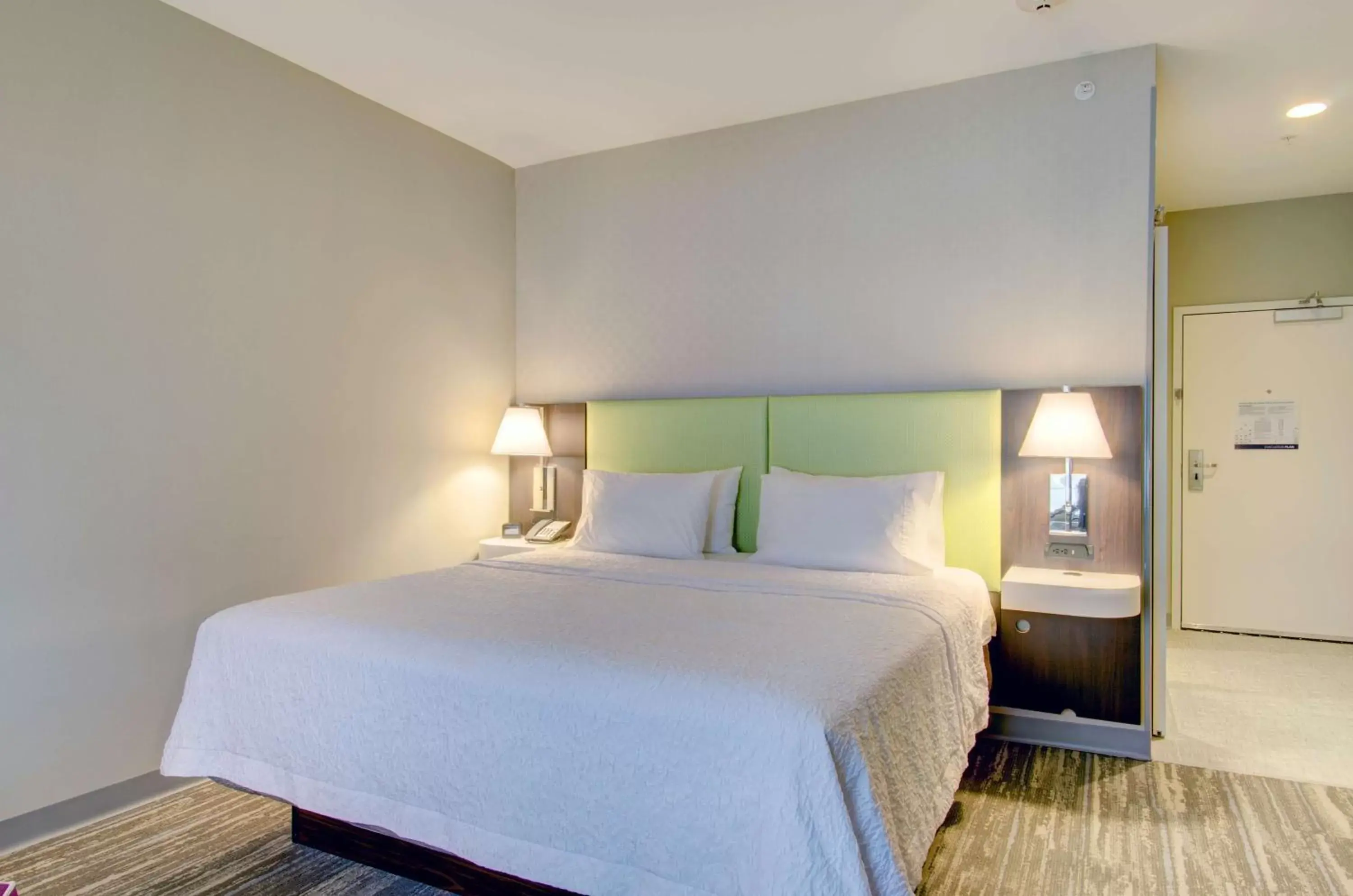 Photo of the whole room, Bed in Hampton Inn & Suites Boston/Stoughton, Ma