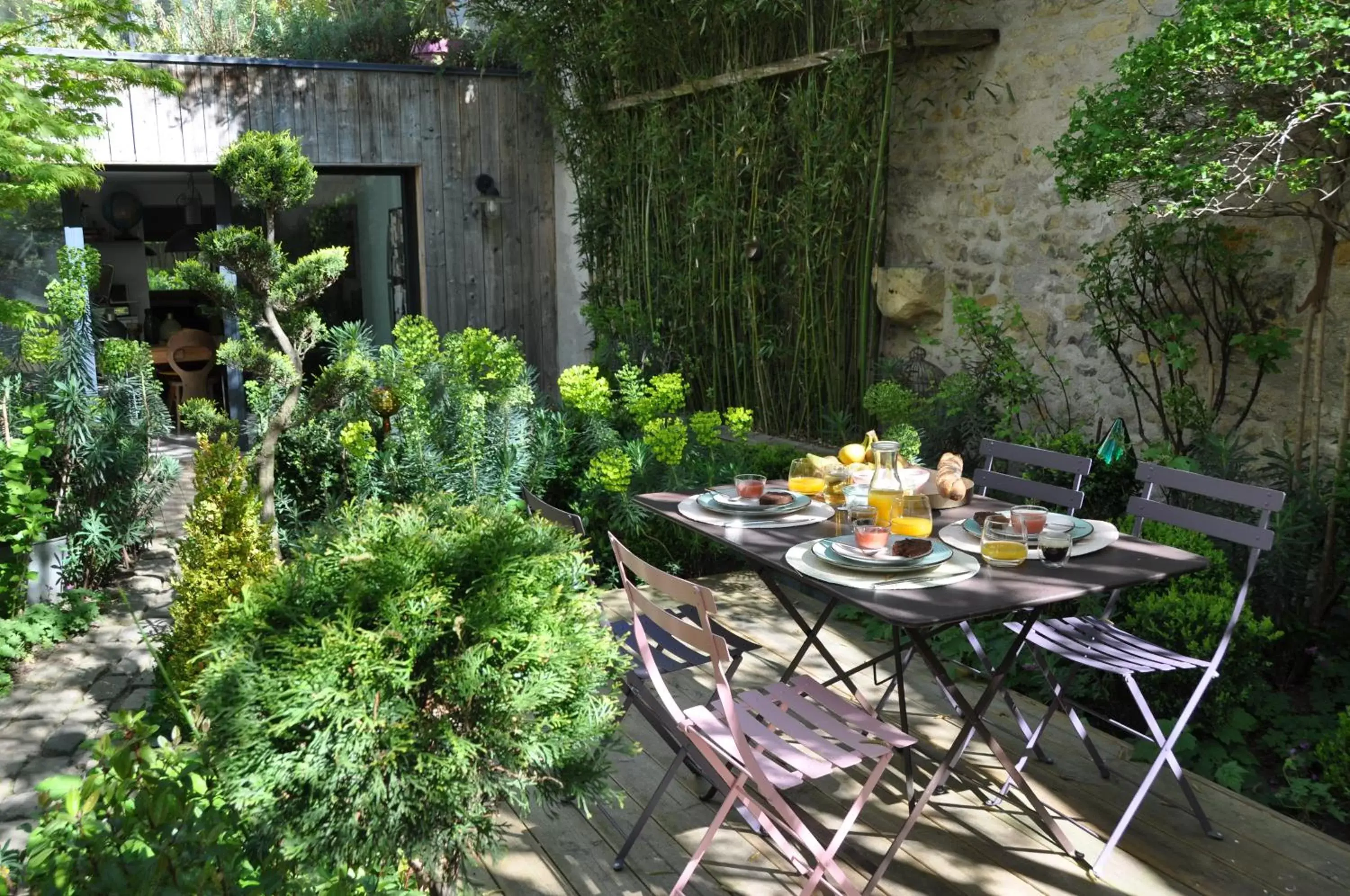 Garden in Au Noeud Vert Chambres d'hôtes