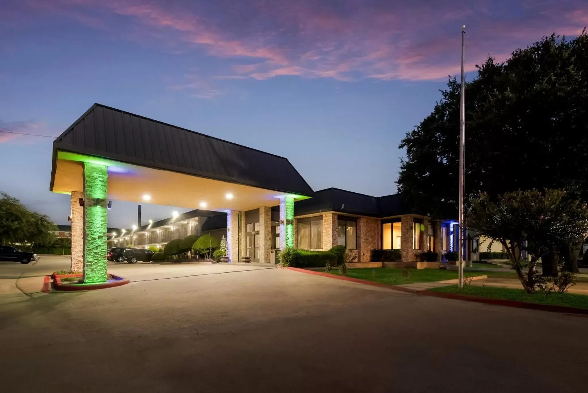 Property Building in Red Roof Inn & Conference Center McKinney