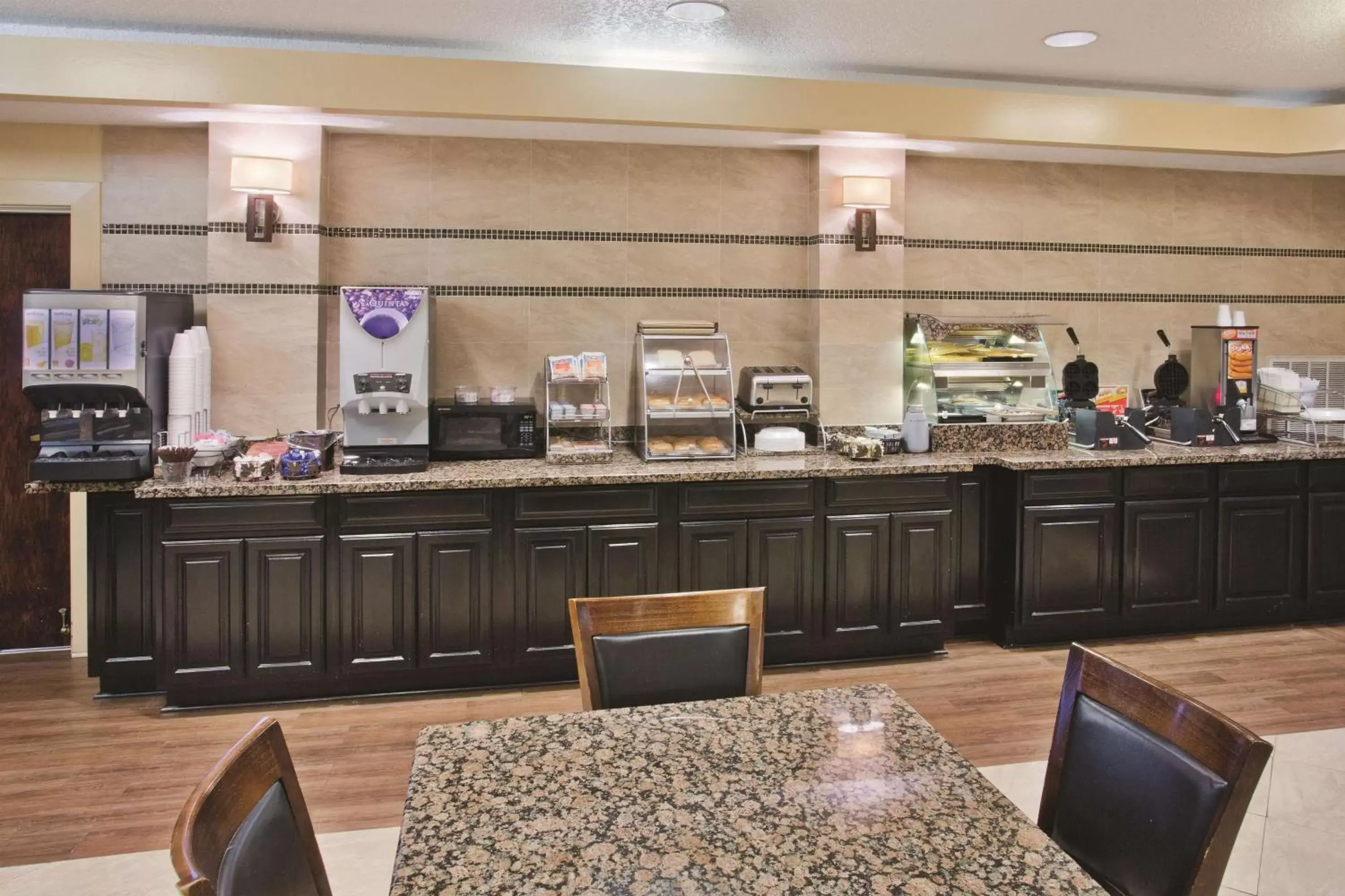 Restaurant/Places to Eat in La Quinta Inn & Suites by Wyndham Hot Springs