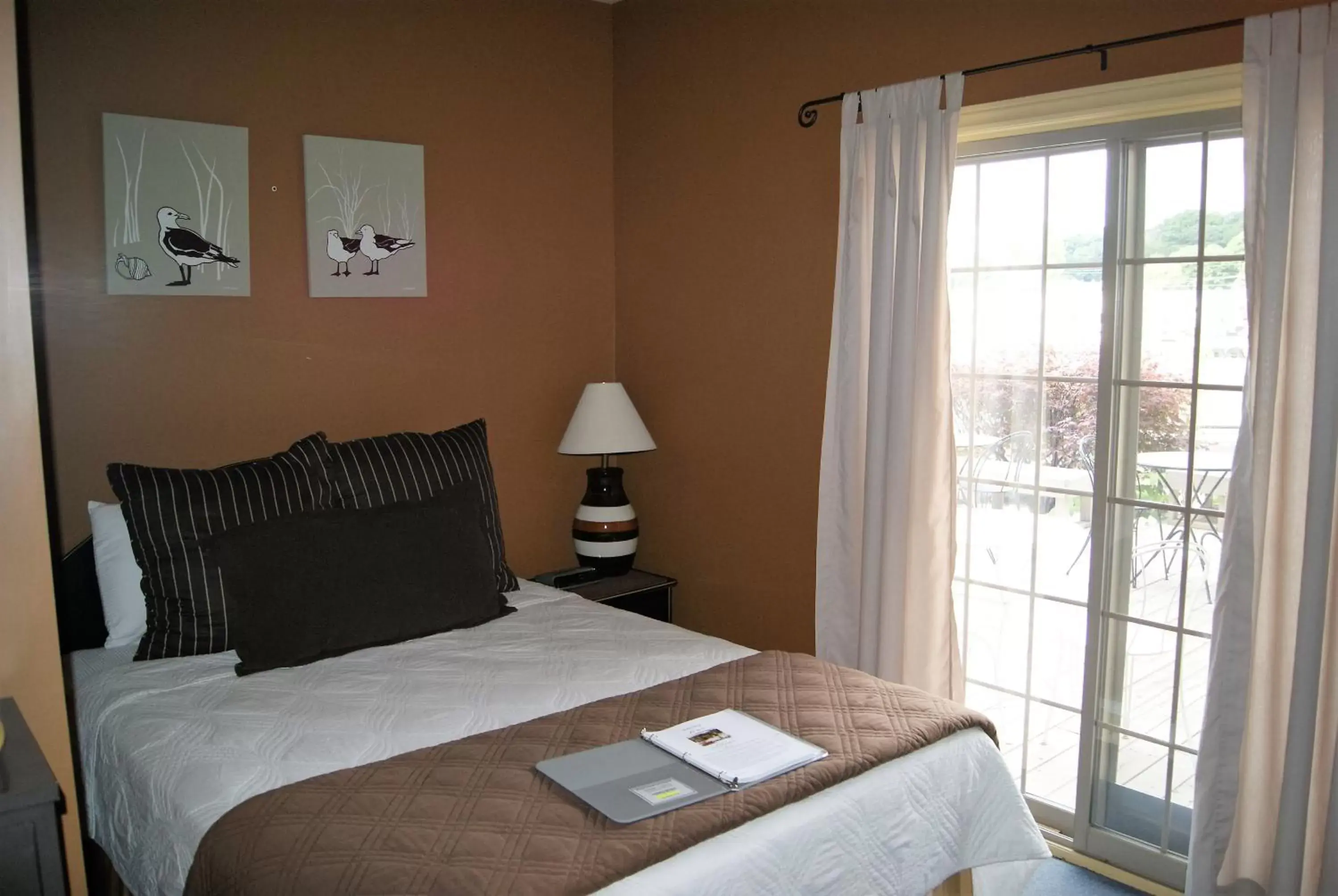 Shower, Bed in Inn on the Harbour and Telegraph House