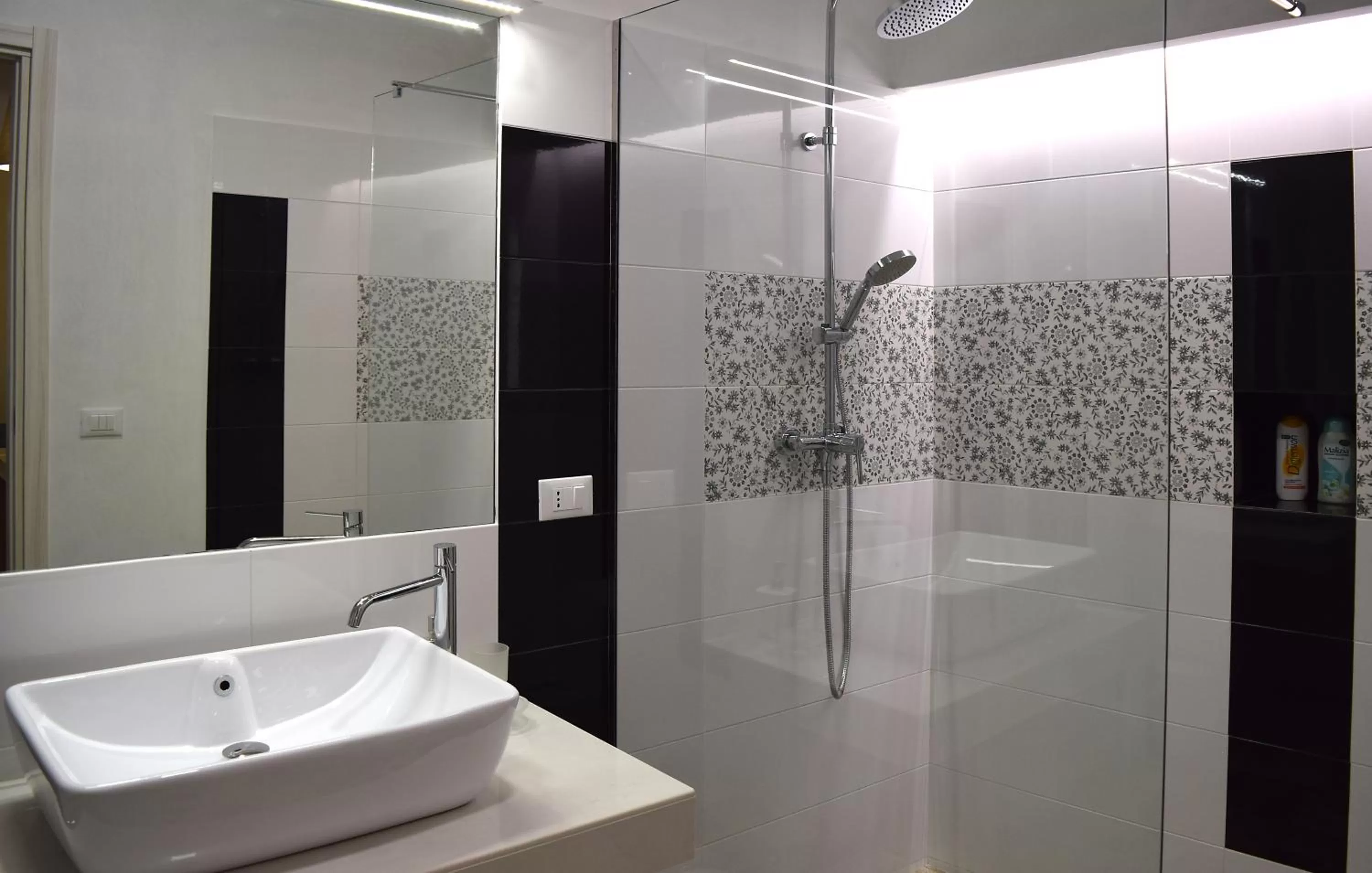 Shower in La Suite Negli Orti