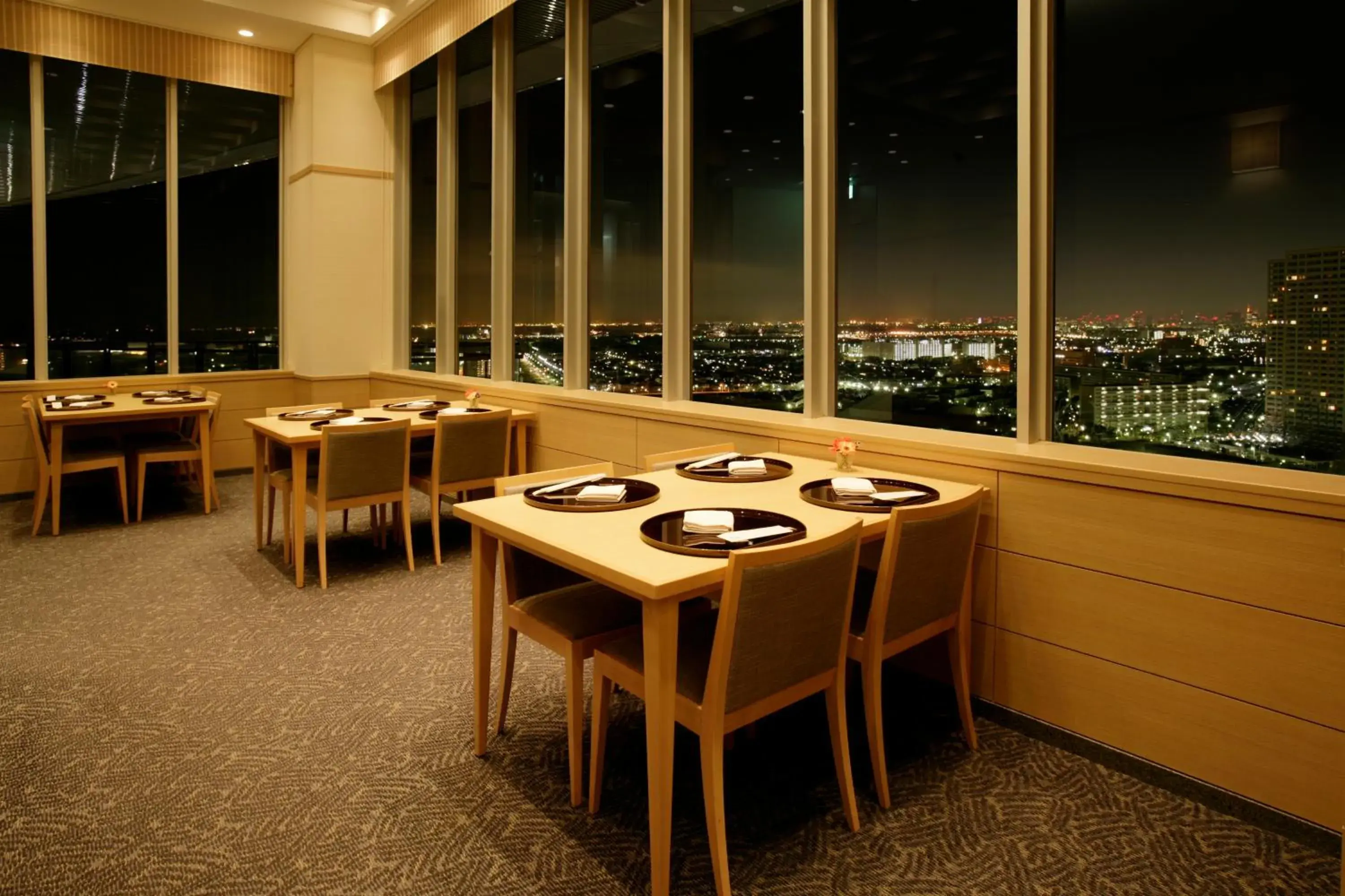 Restaurant/places to eat in Hotel Emion Tokyo Bay