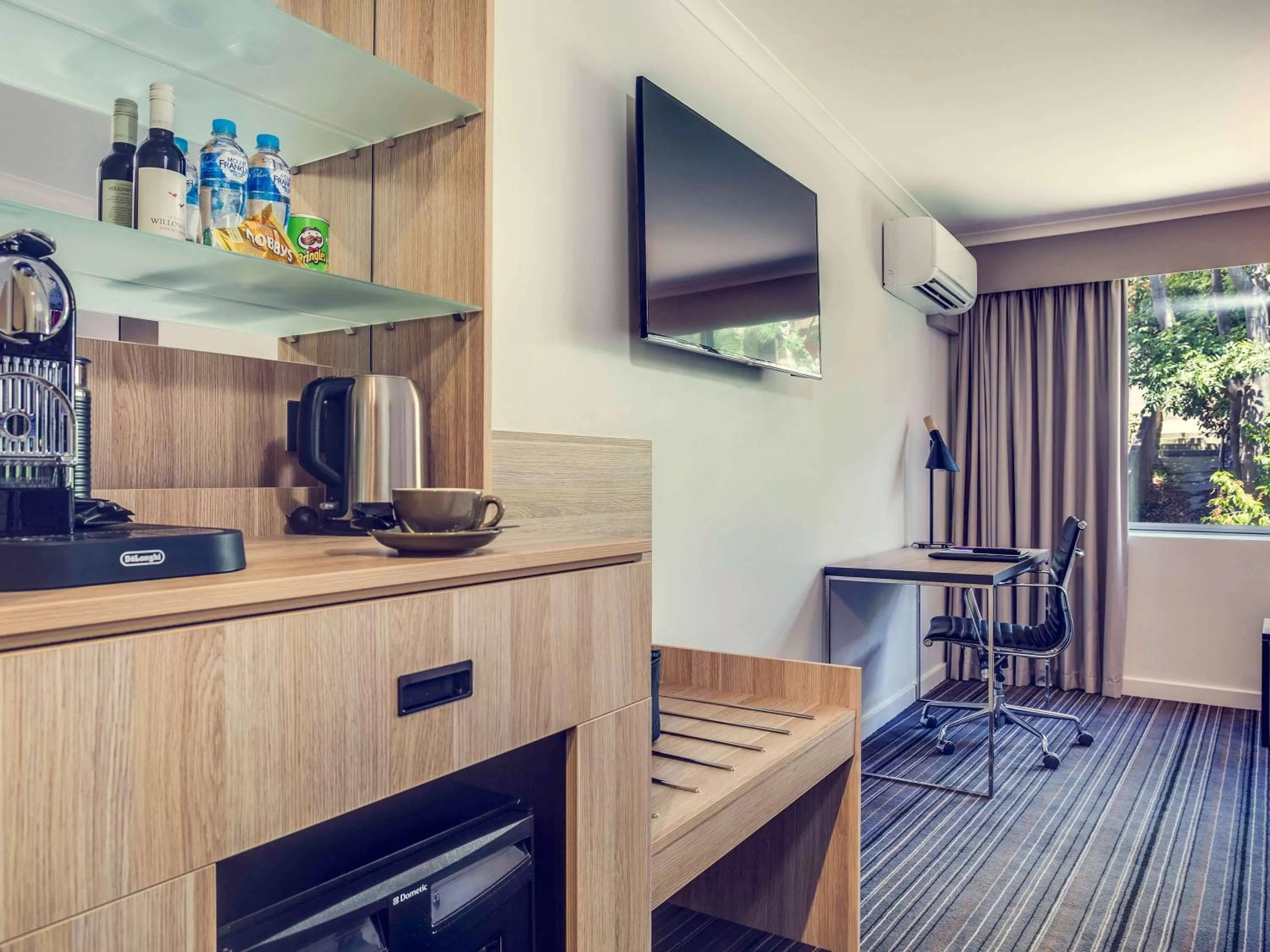 Photo of the whole room in Mercure Launceston