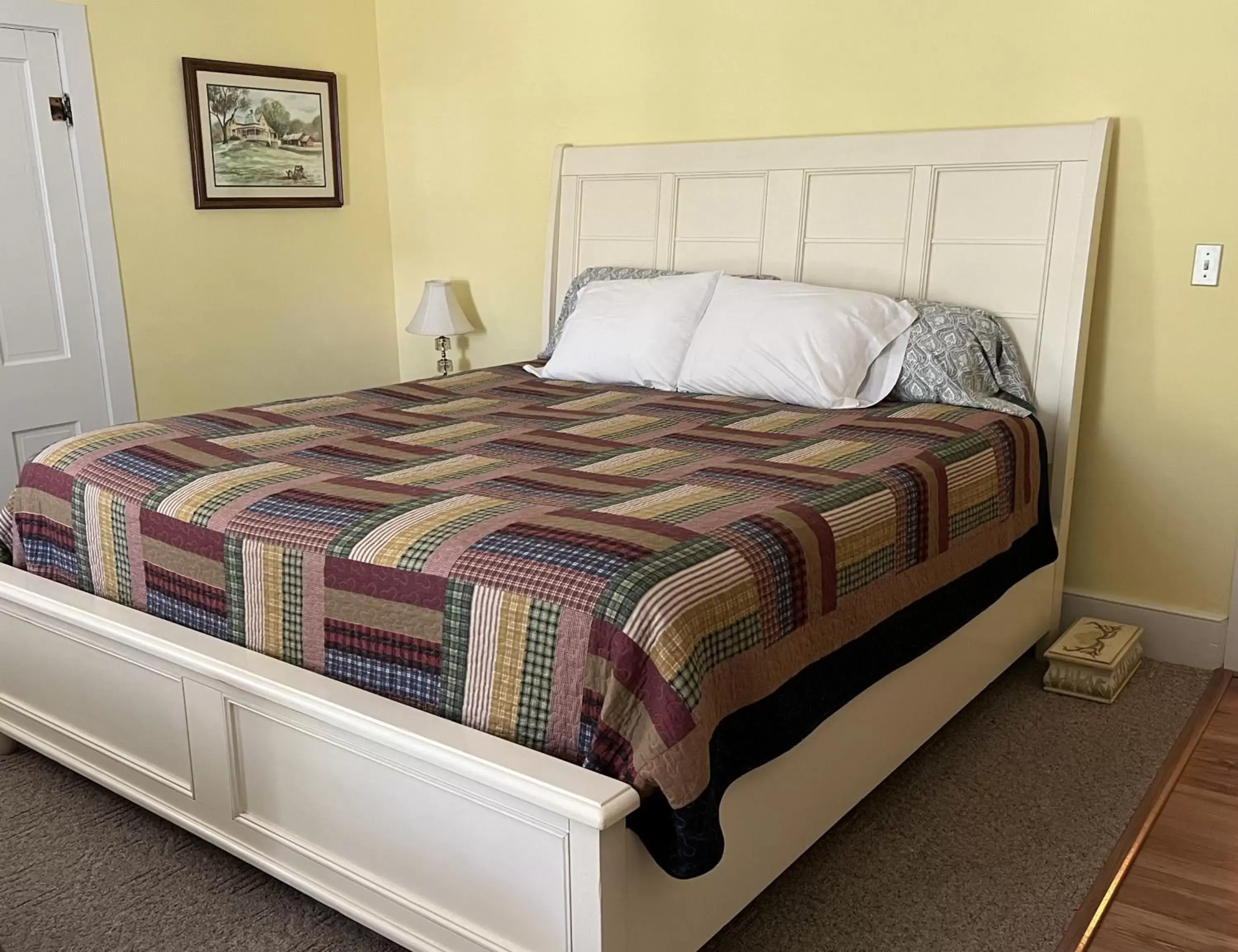 Bed in Ozark Country Inn