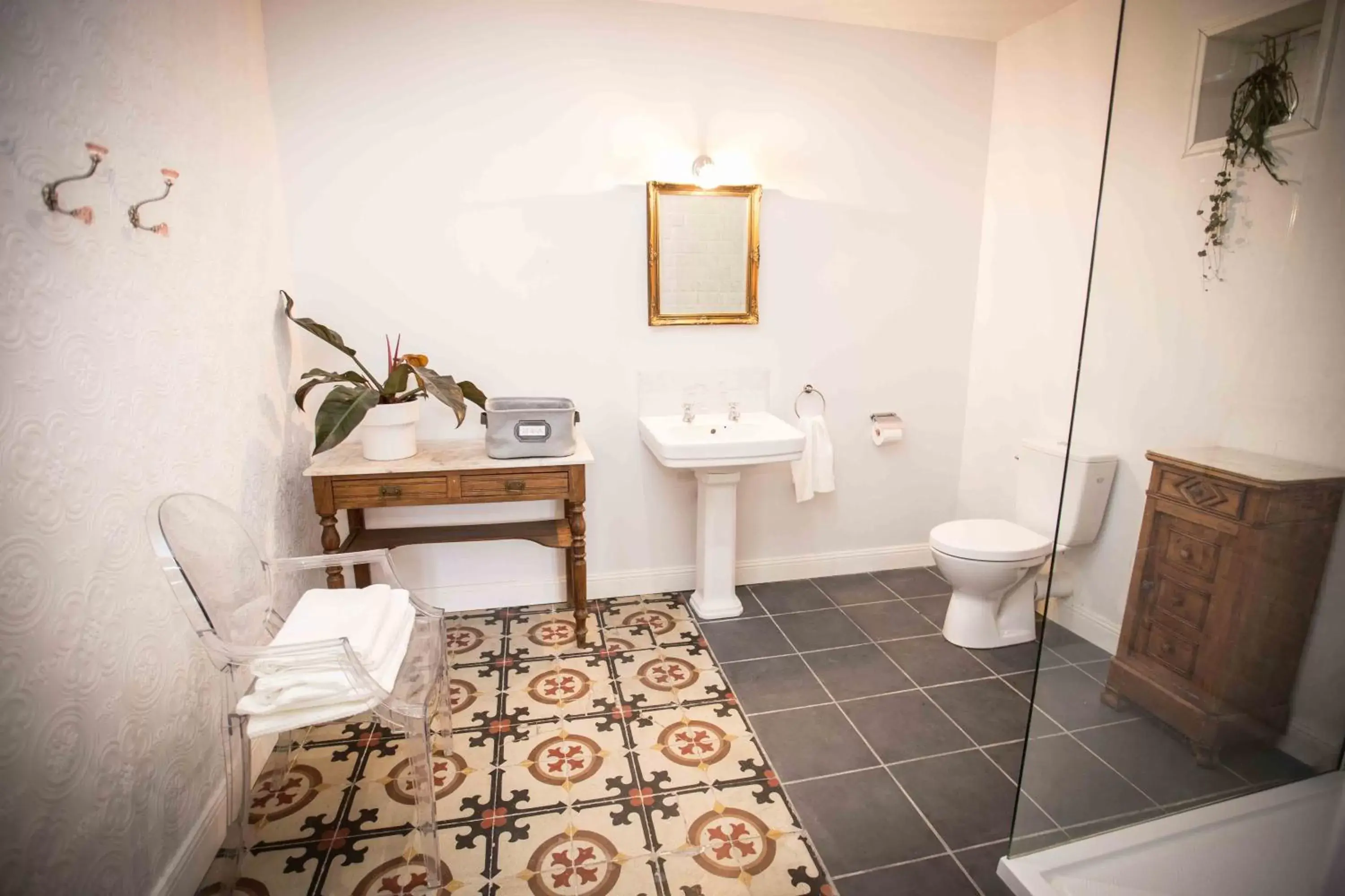 Bathroom in Carcassonne Townhouse