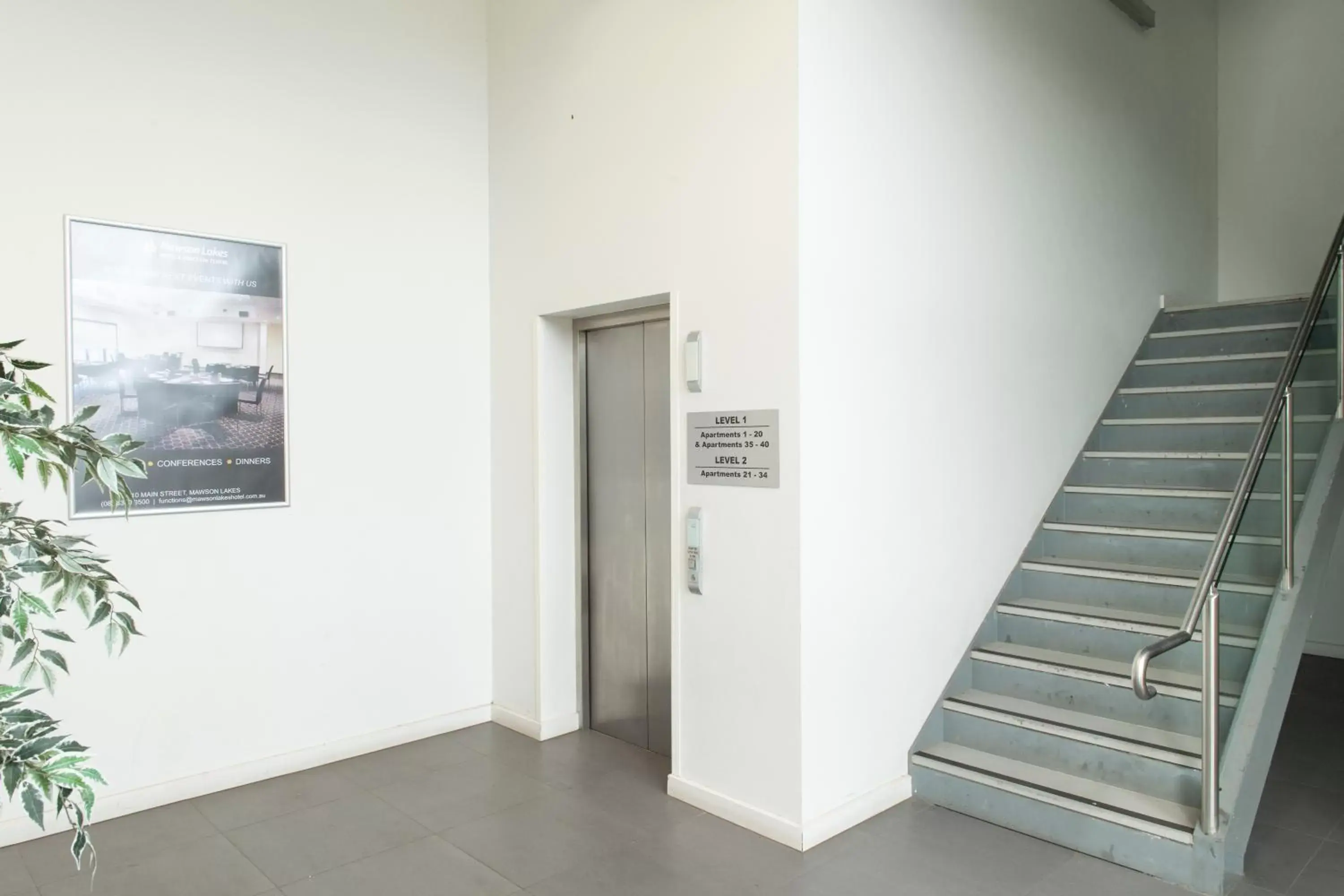 Facade/entrance in Mawson Lakes Hotel