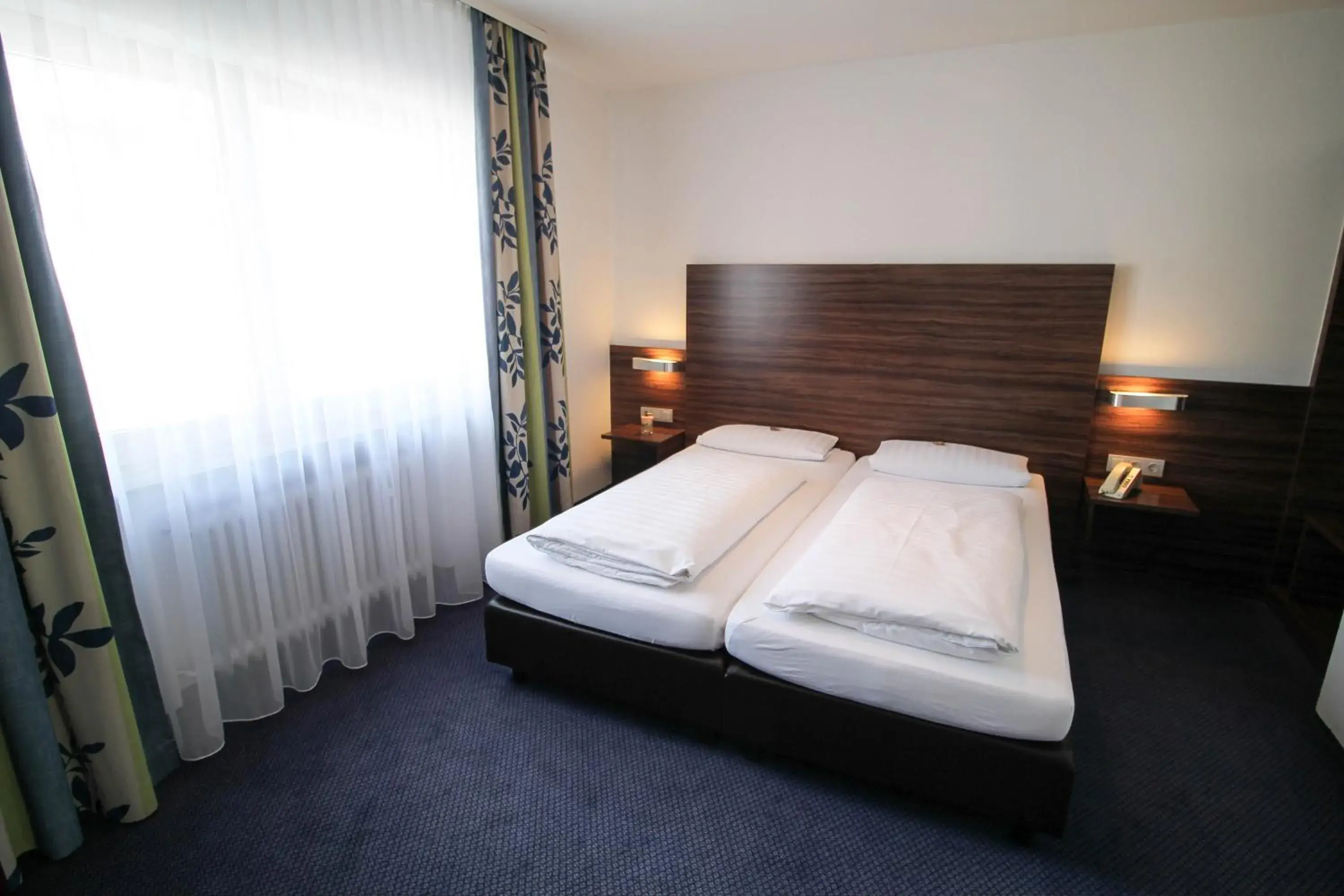 Photo of the whole room, Bed in Hotel am Zoo