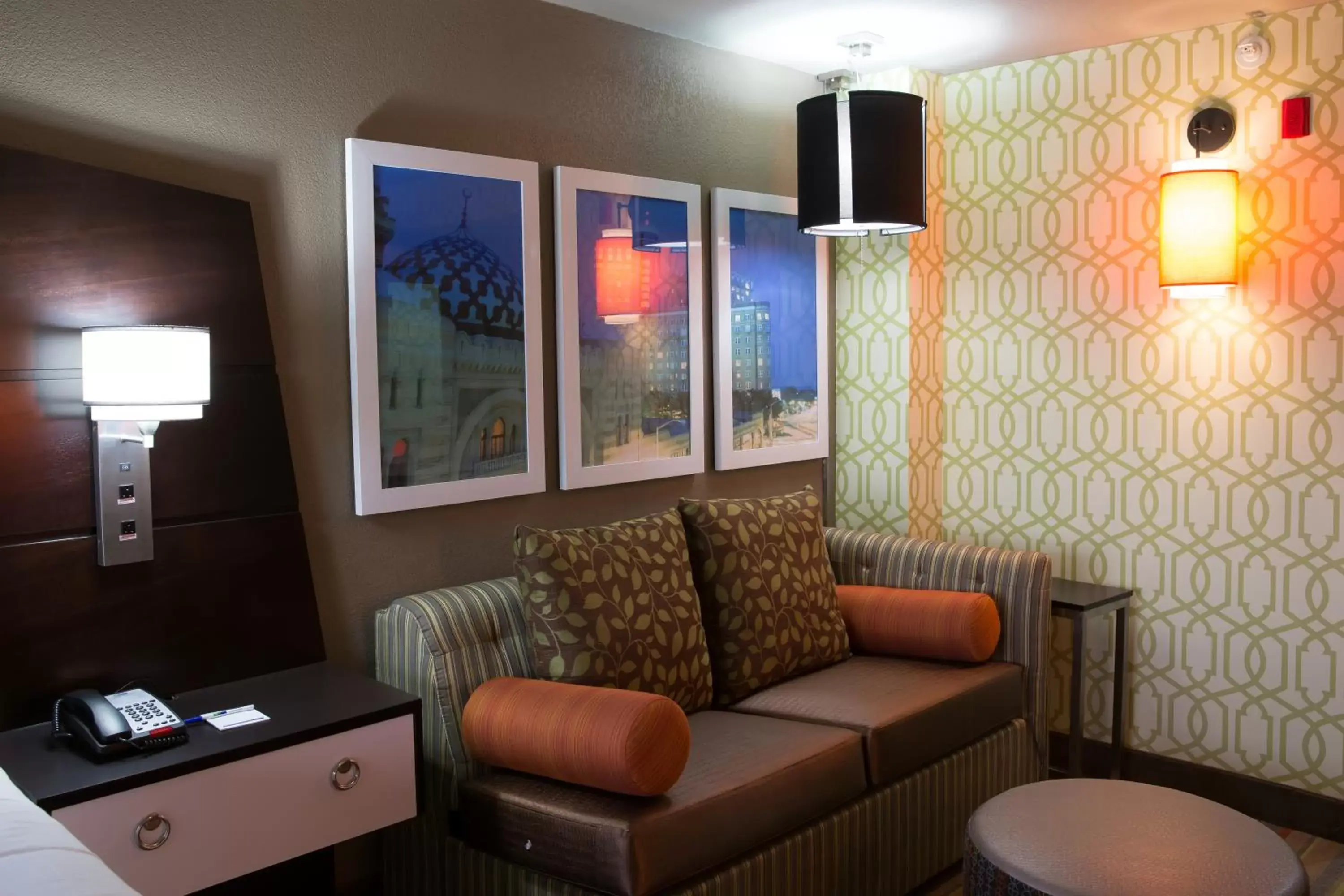 Seating Area in Holiday Inn Express Atlanta NW - Galleria Area, an IHG Hotel