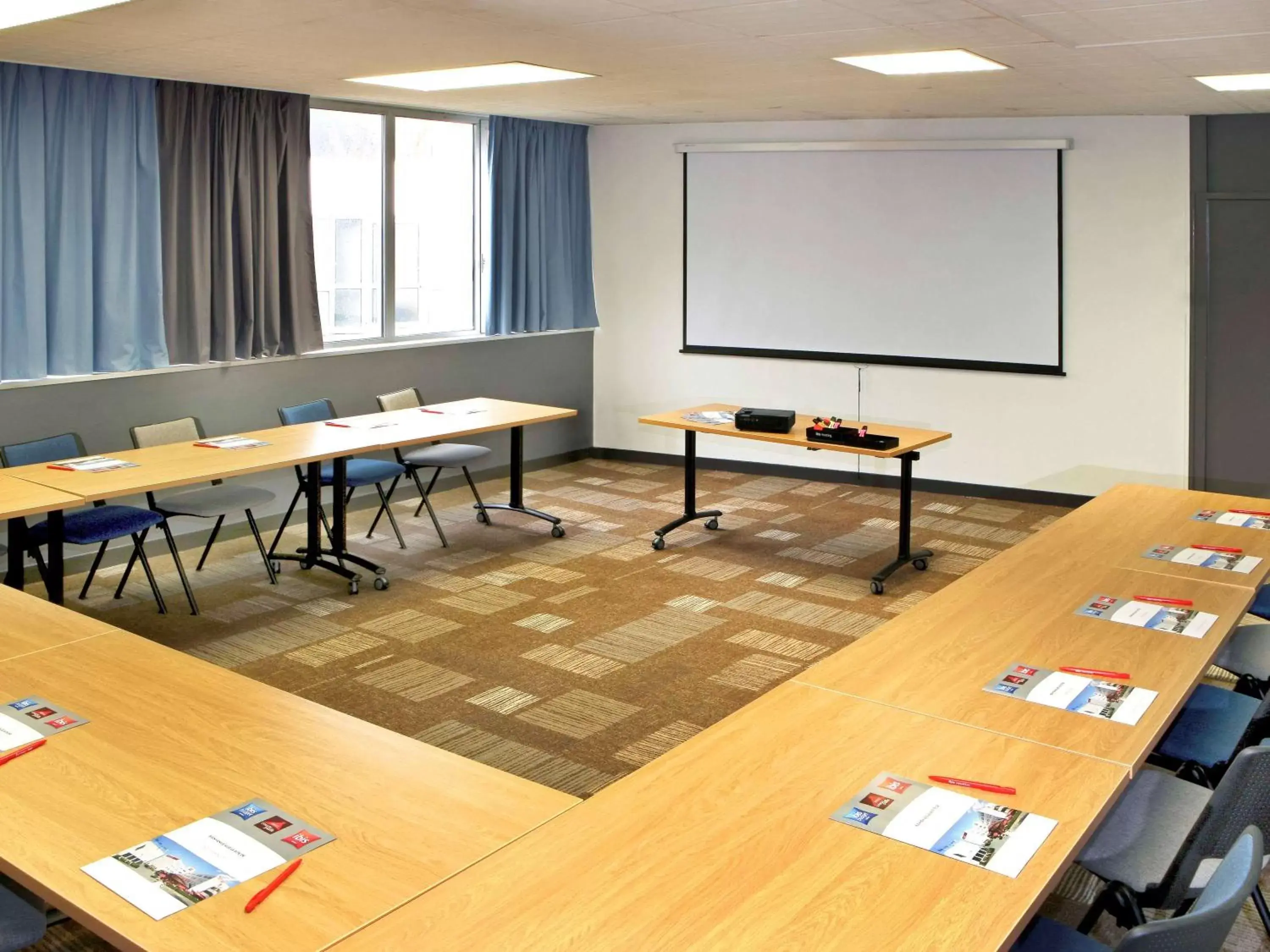 On site, Business Area/Conference Room in ibis Poitiers Sud