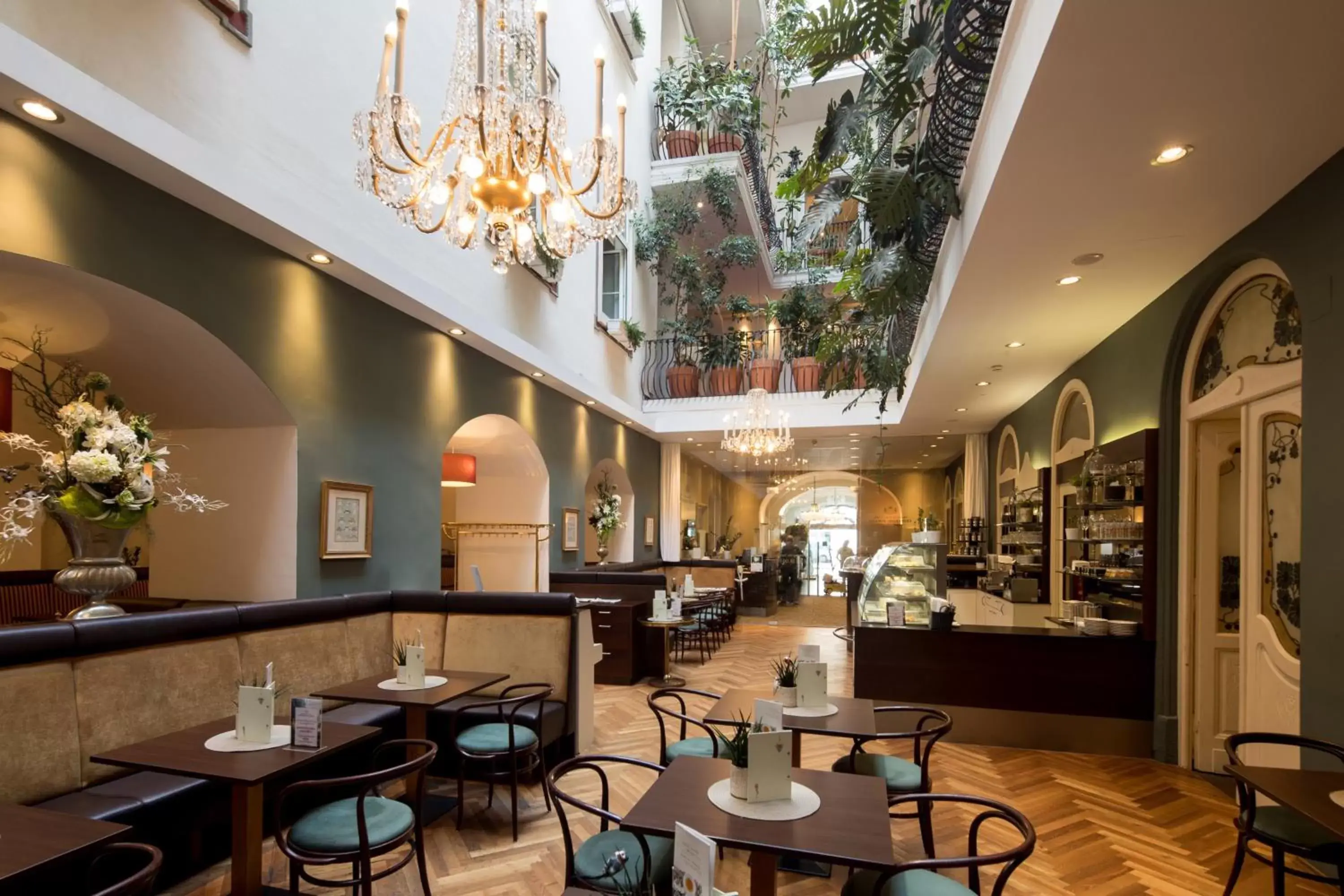 Restaurant/places to eat, Lounge/Bar in Palais Hotel Erzherzog Johann