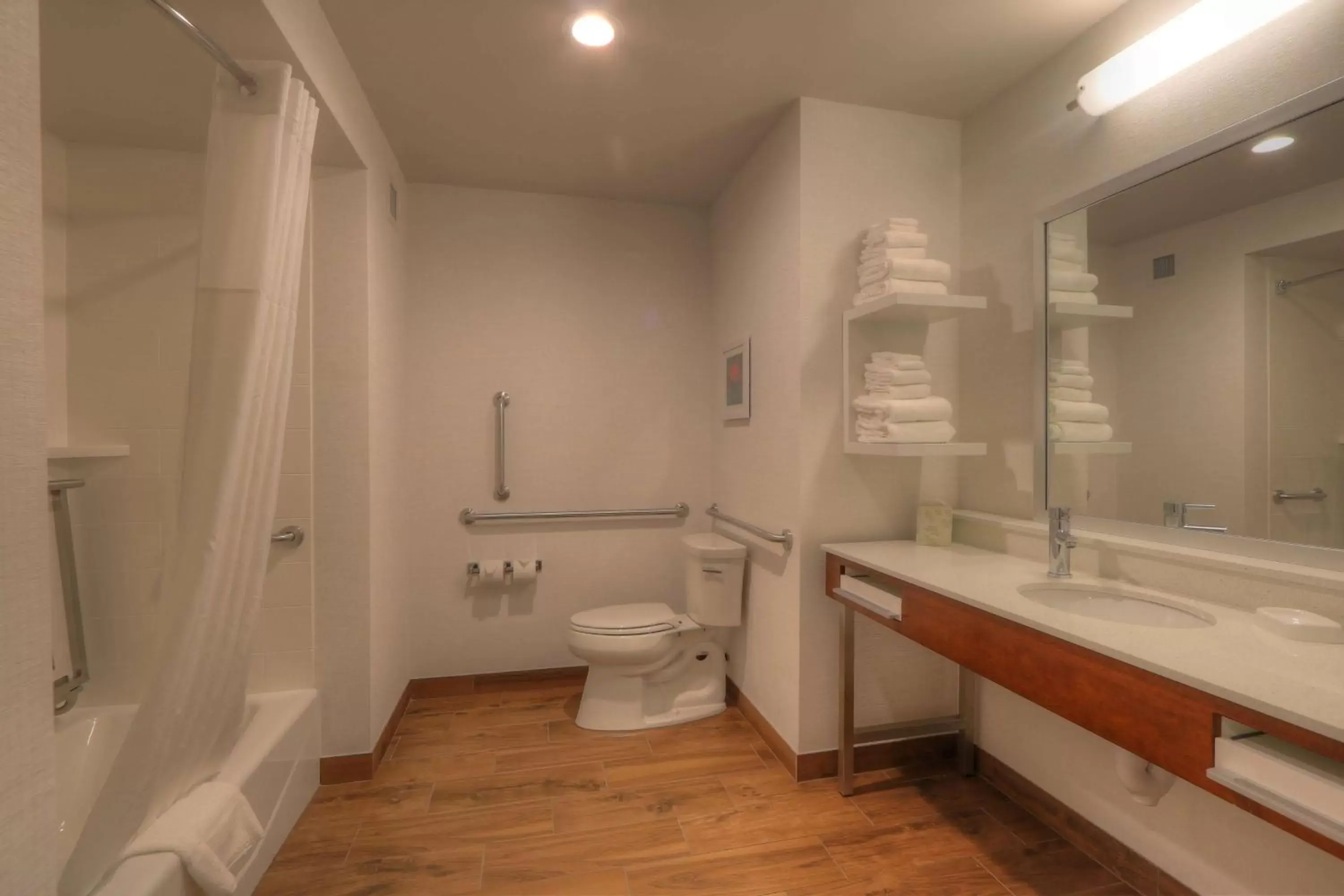 Bathroom in Hampton Inn Gatlinburg Historic Nature Trail, Tn