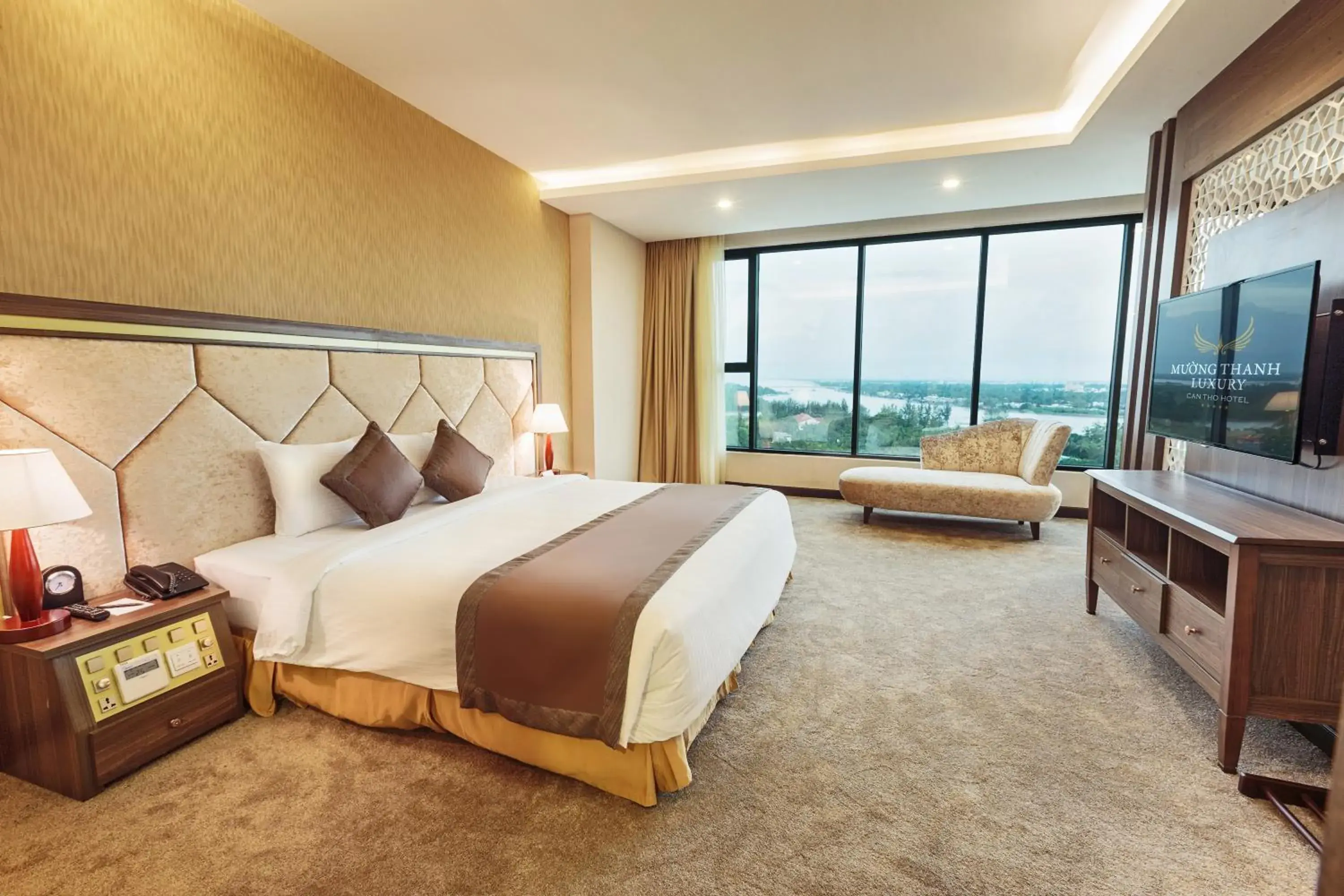 TV and multimedia in Muong Thanh Luxury Can Tho Hotel