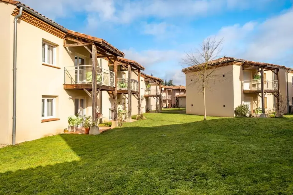 Property Building in Les bords de l'Aveyron