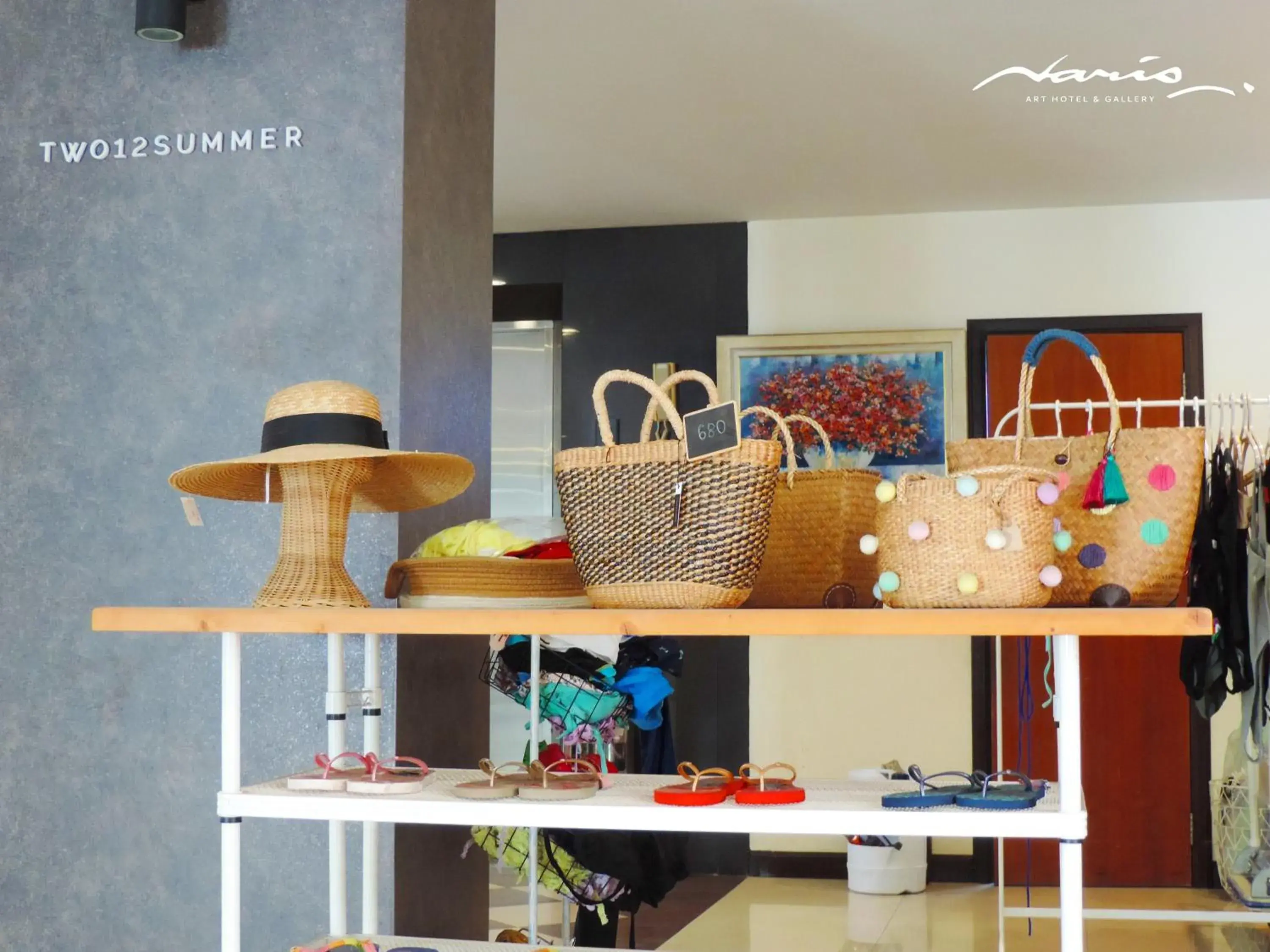 On-site shops in Naris Art Hotel