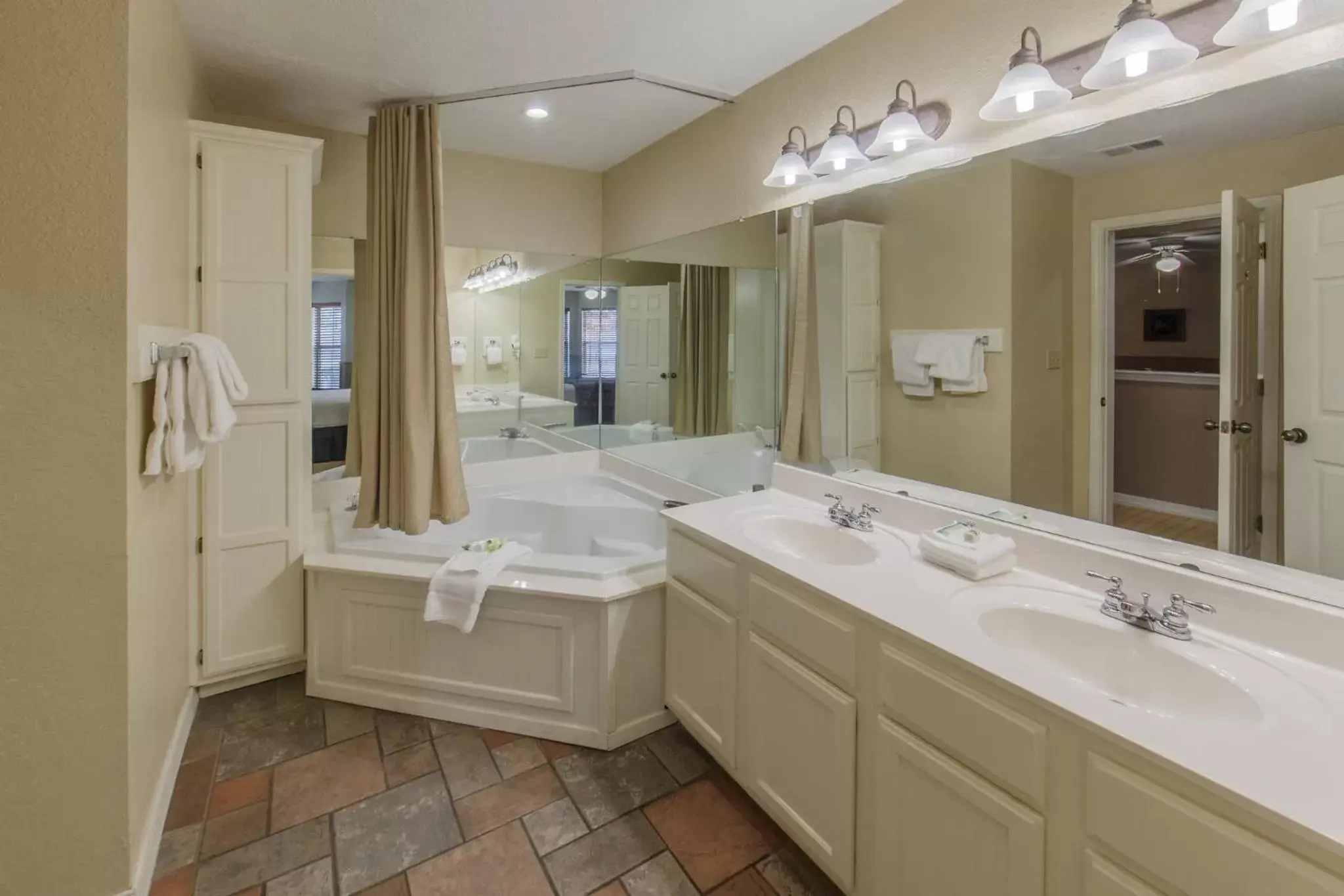 Photo of the whole room, Bathroom in Holiday Inn Club Vacations Villages Resort at Lake Palestine