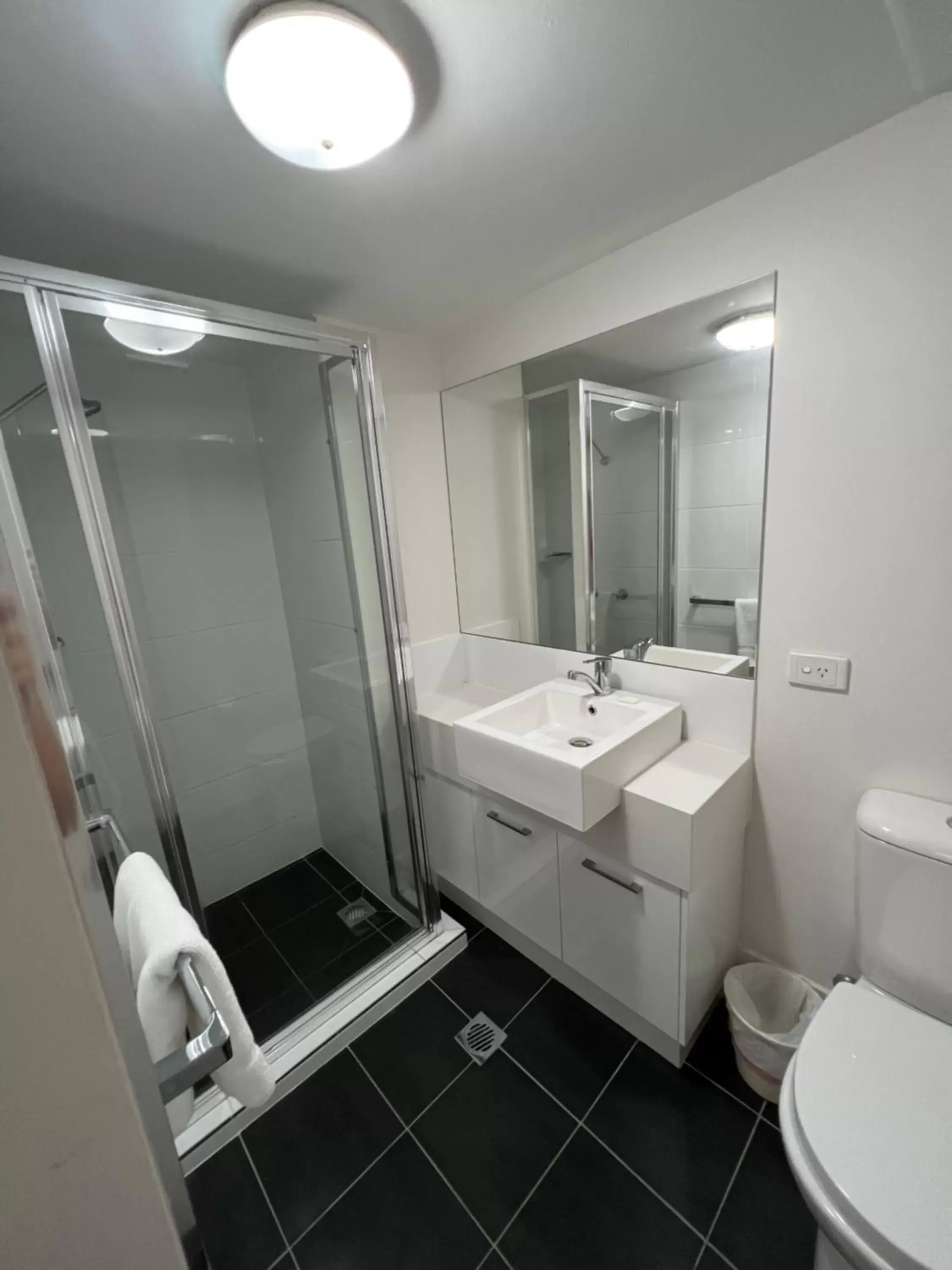 Bathroom in Cascade Gardens Apartments