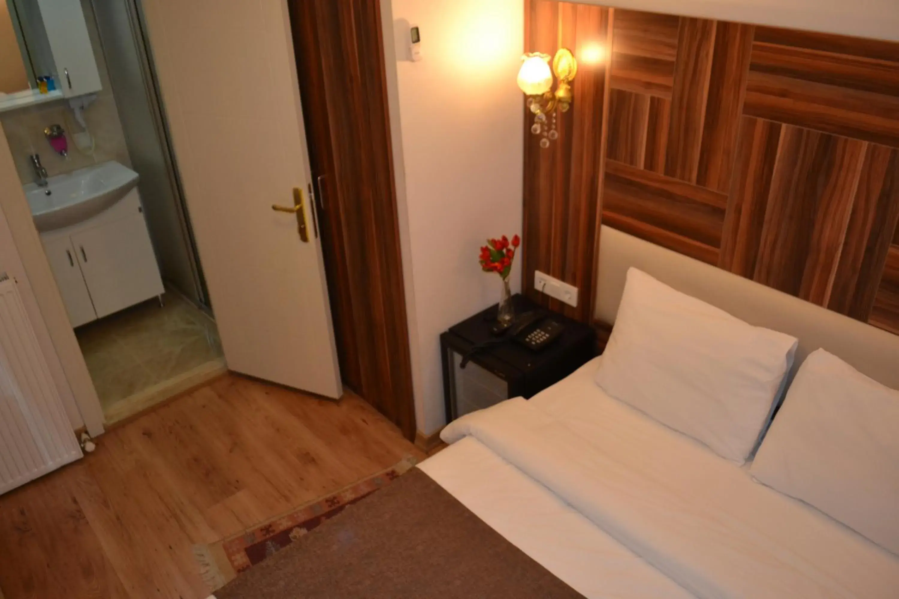 Shower, Bed in New Fatih Hotel