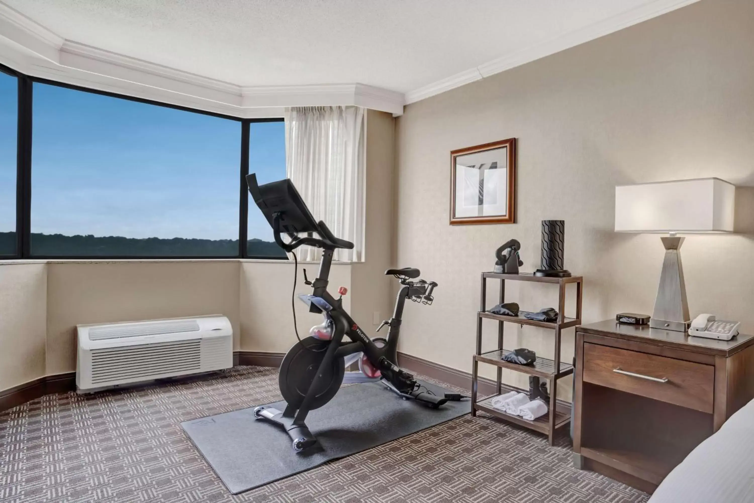 Bedroom, Fitness Center/Facilities in Hilton Arlington National Landing