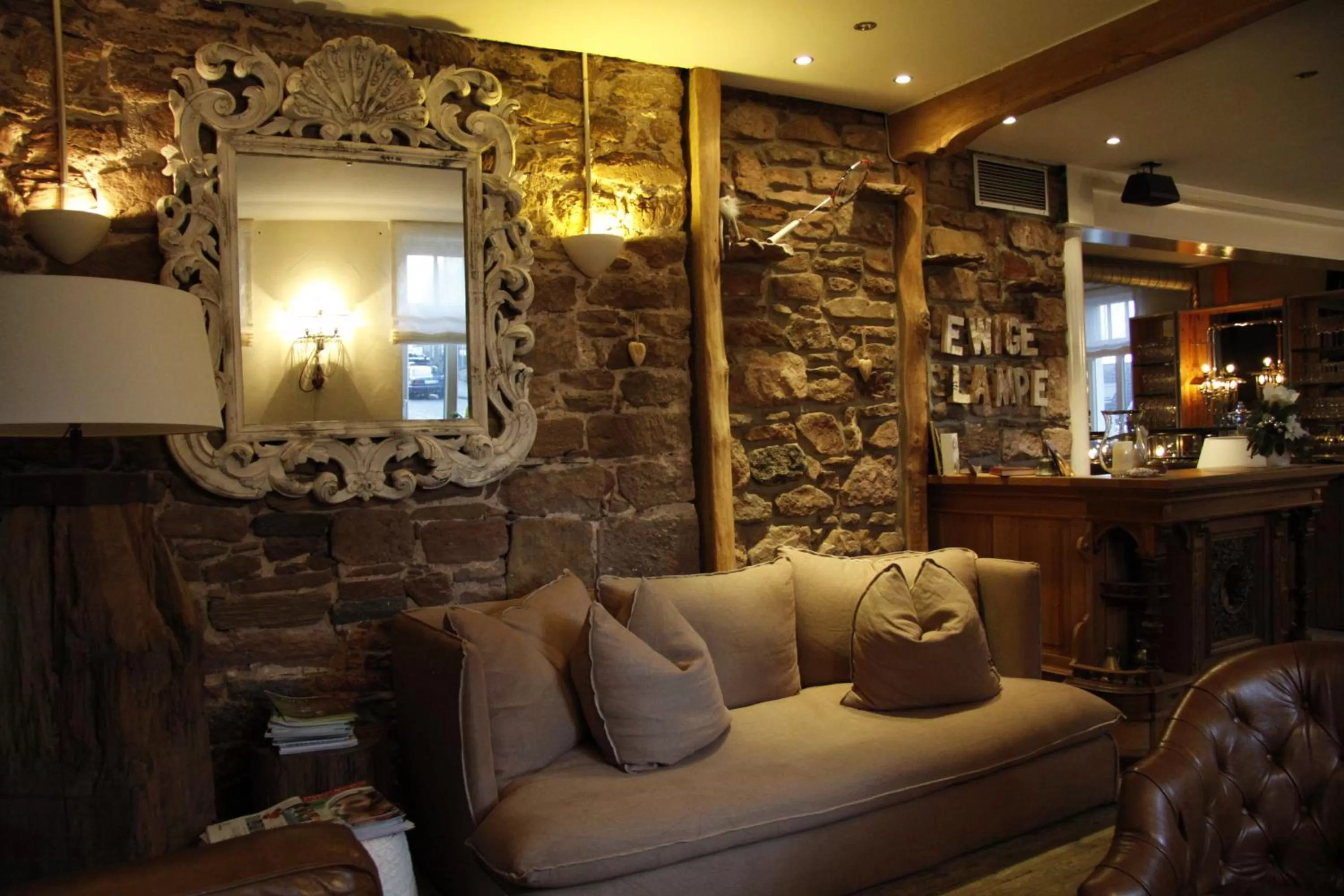 Lounge or bar in Zur Ewigen Lampe Romantisches Landhotel & Restaurant