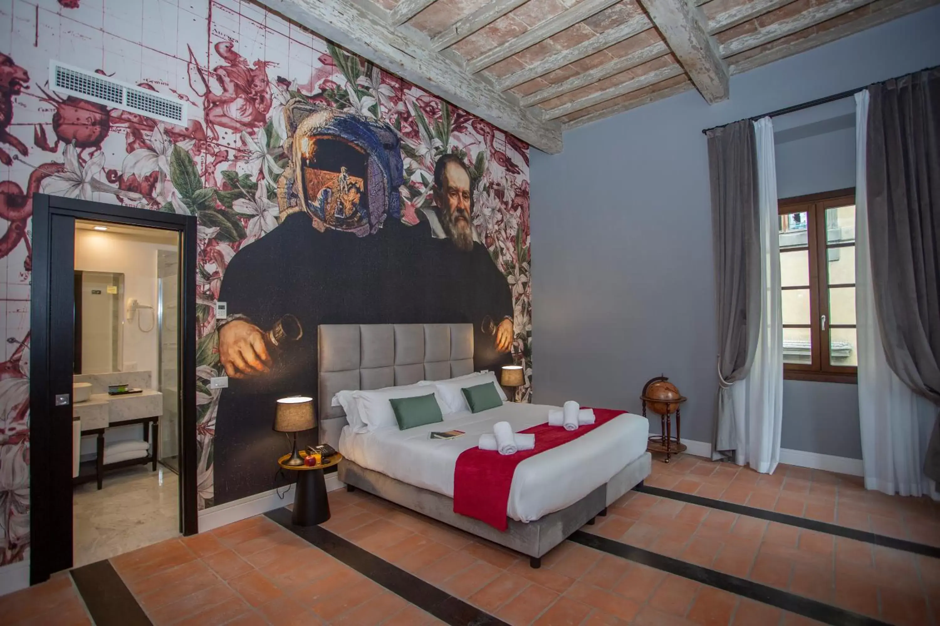 Photo of the whole room, Bed in Casual Rinascimento Firenze