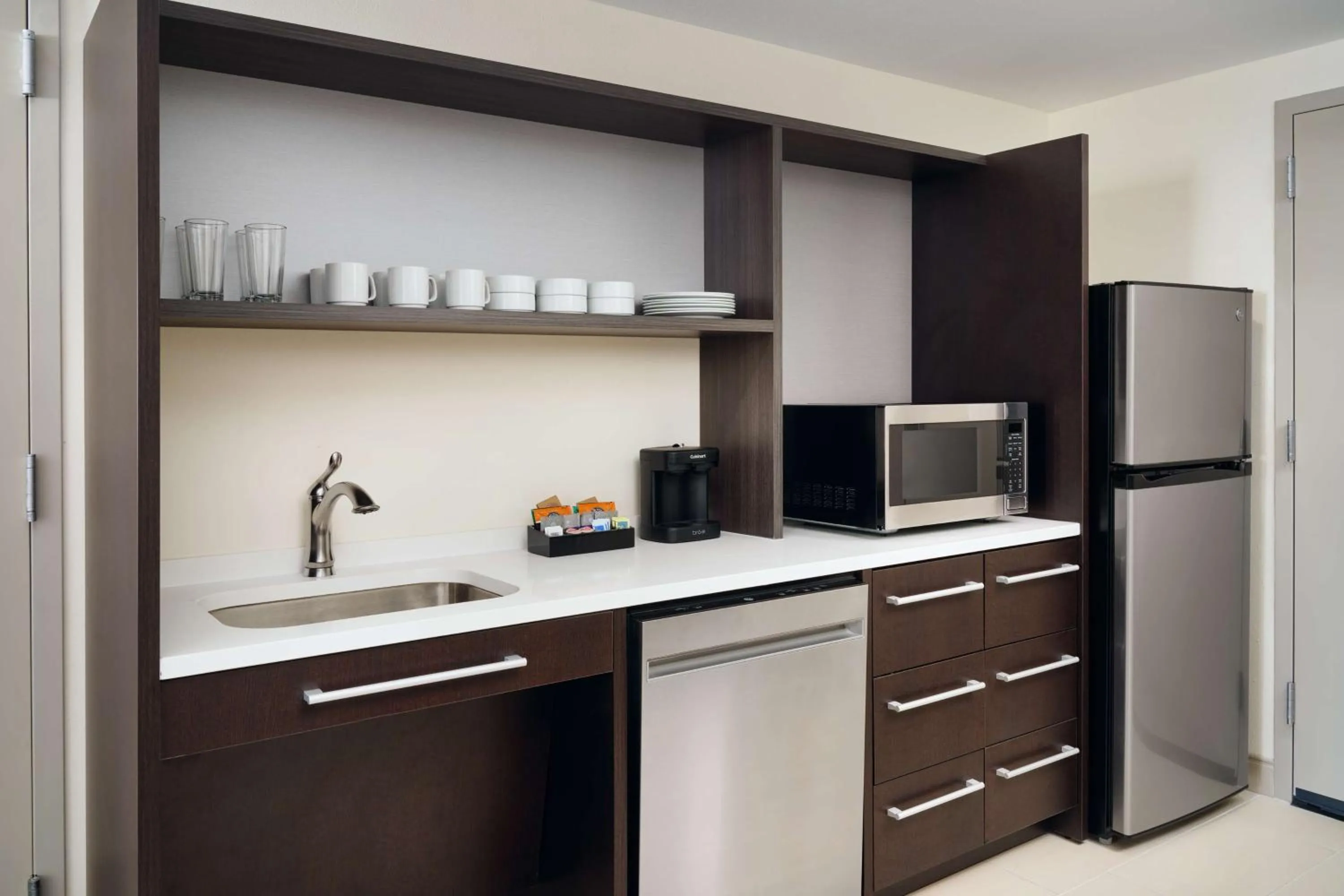 Kitchen or kitchenette in Home2 Suites By Hilton Richmond Glenside