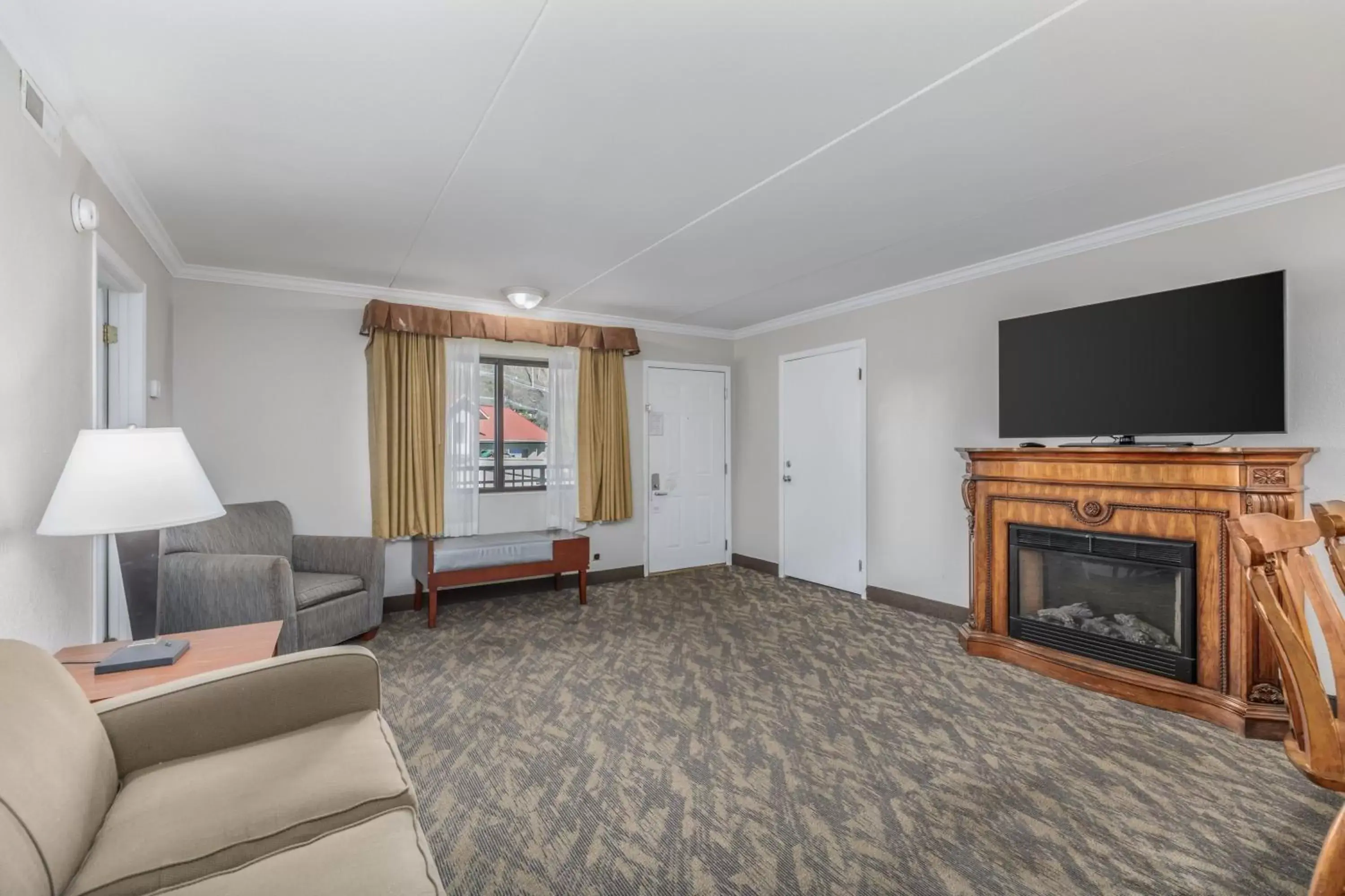 Seating Area in Crossroads Inn & Suites