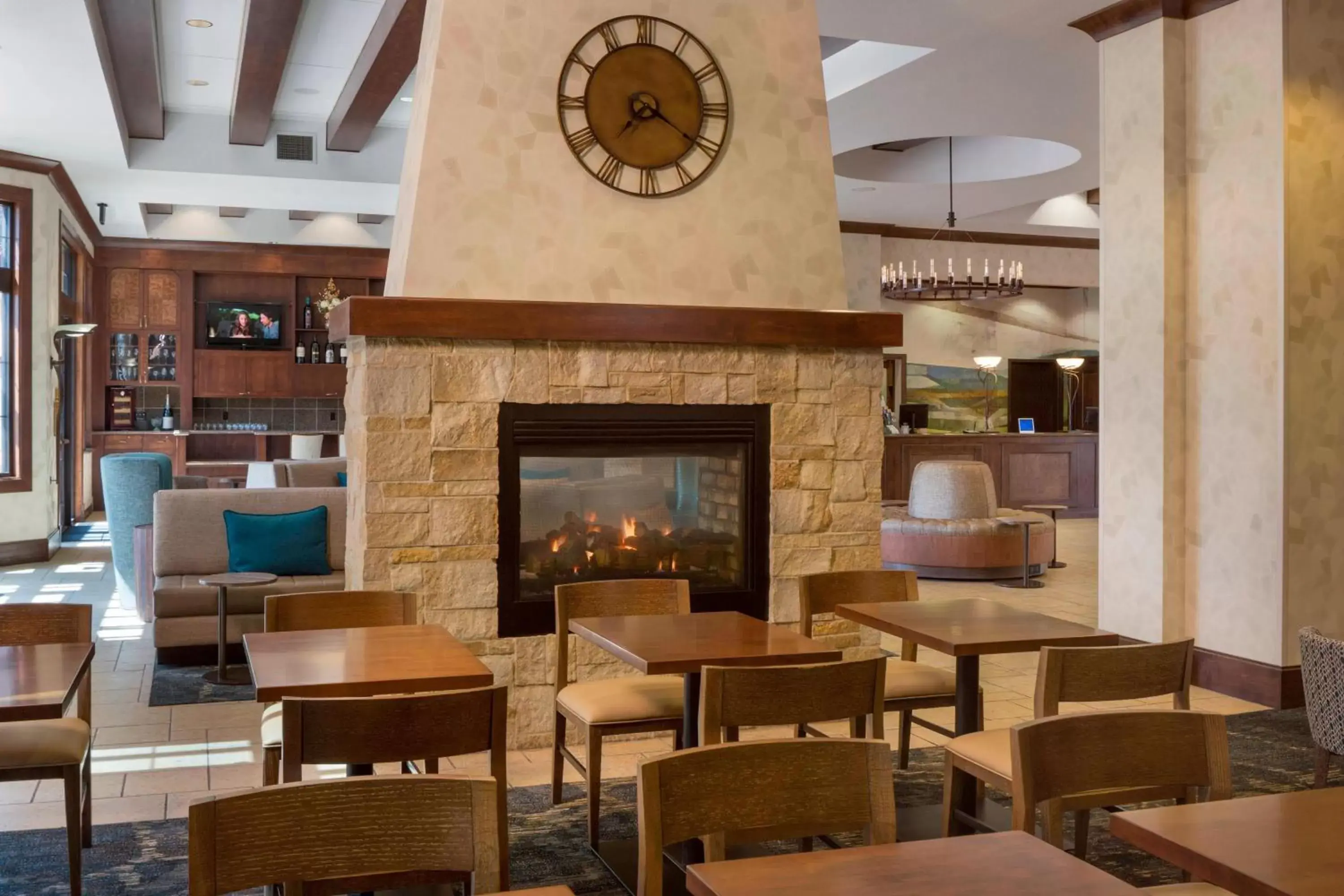 Breakfast, Lounge/Bar in SpringHill Suites Napa Valley