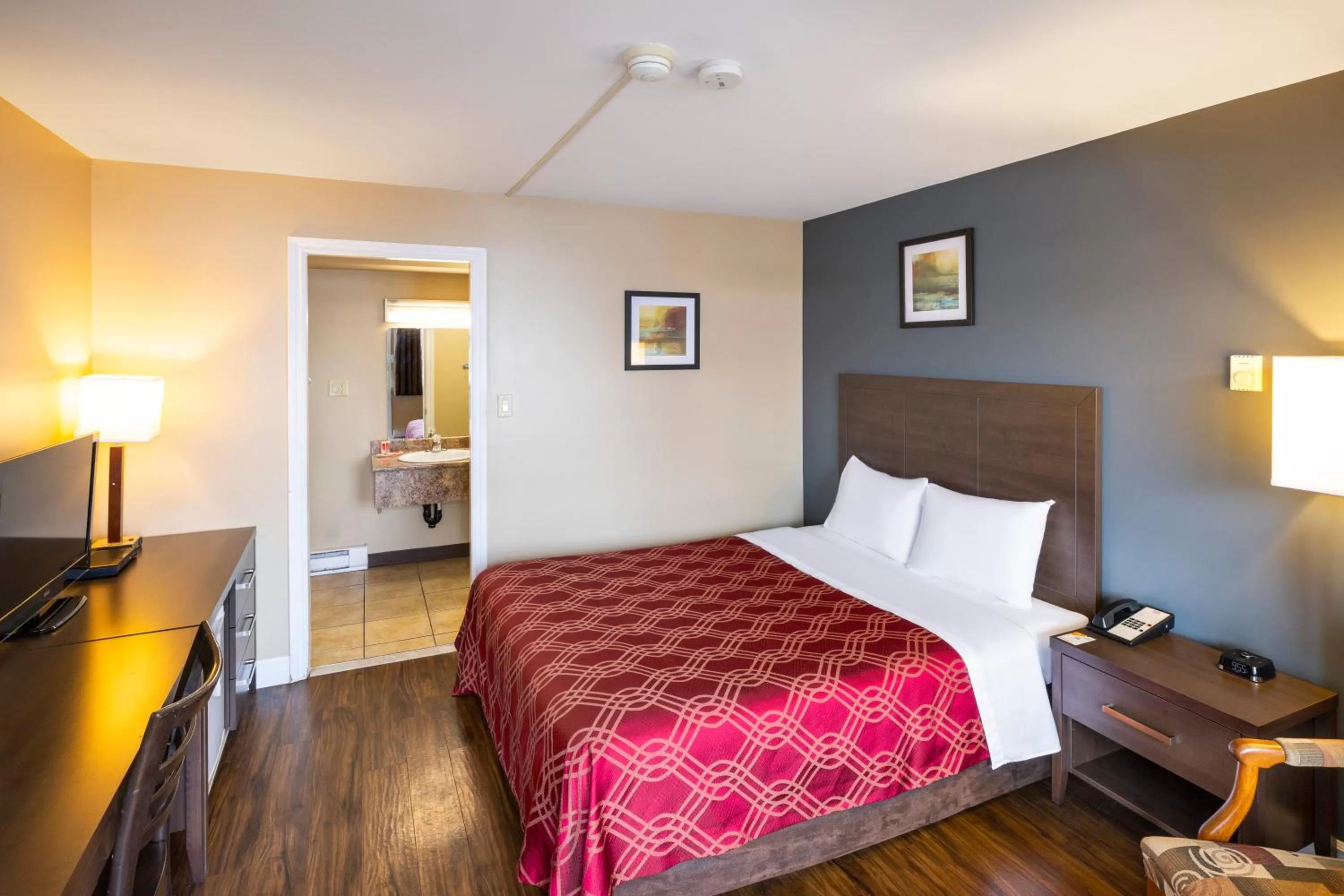 TV and multimedia in Econo Lodge Miramichi