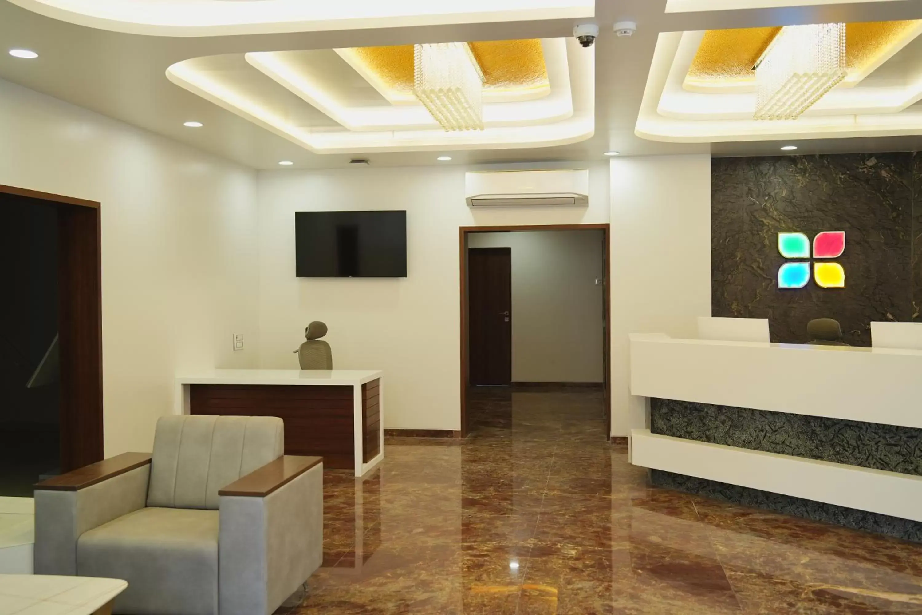 Four Petals Executive by LHMS Four Petals Executive by LHMS