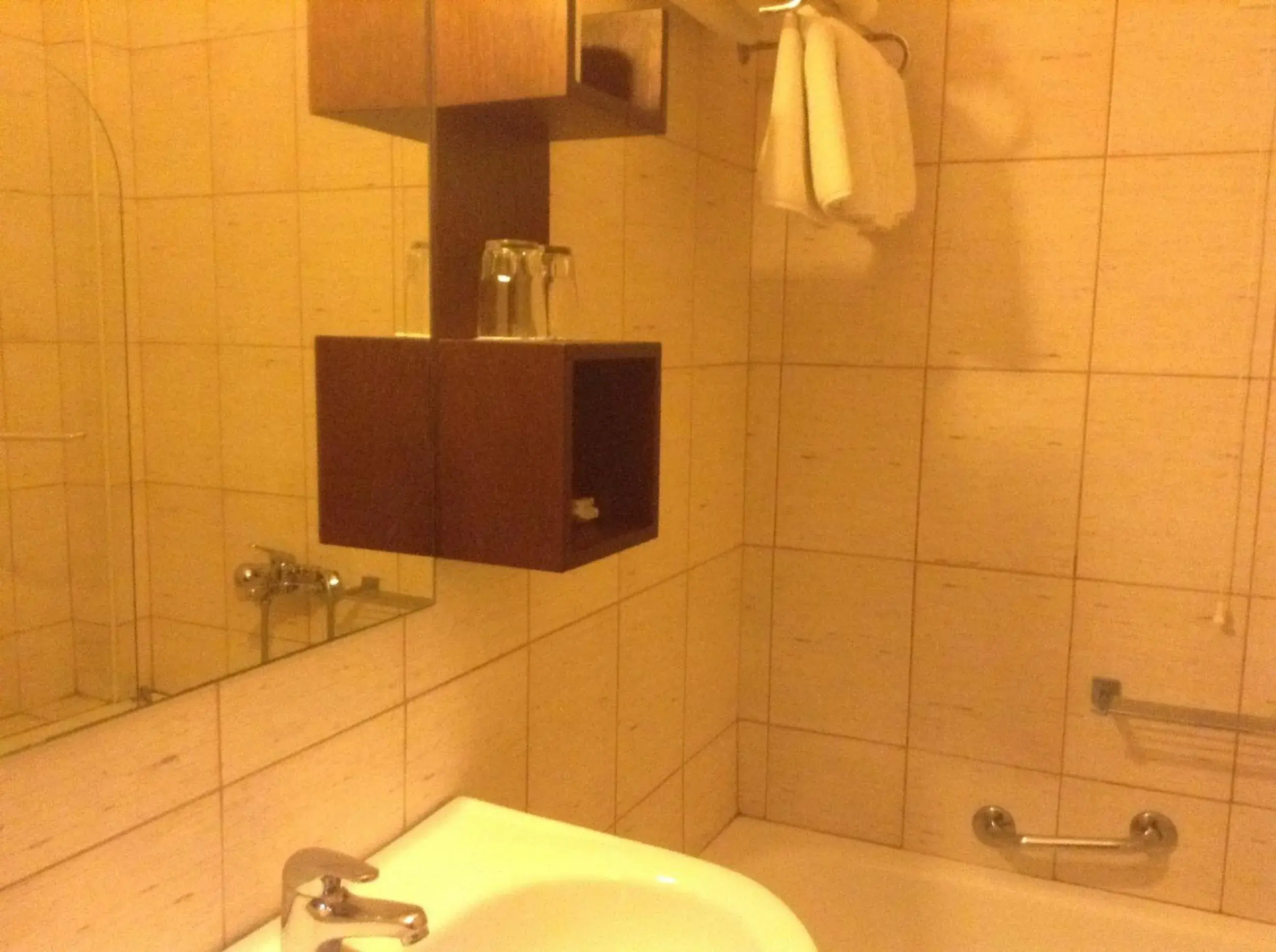 Bathroom in Hotel Electra